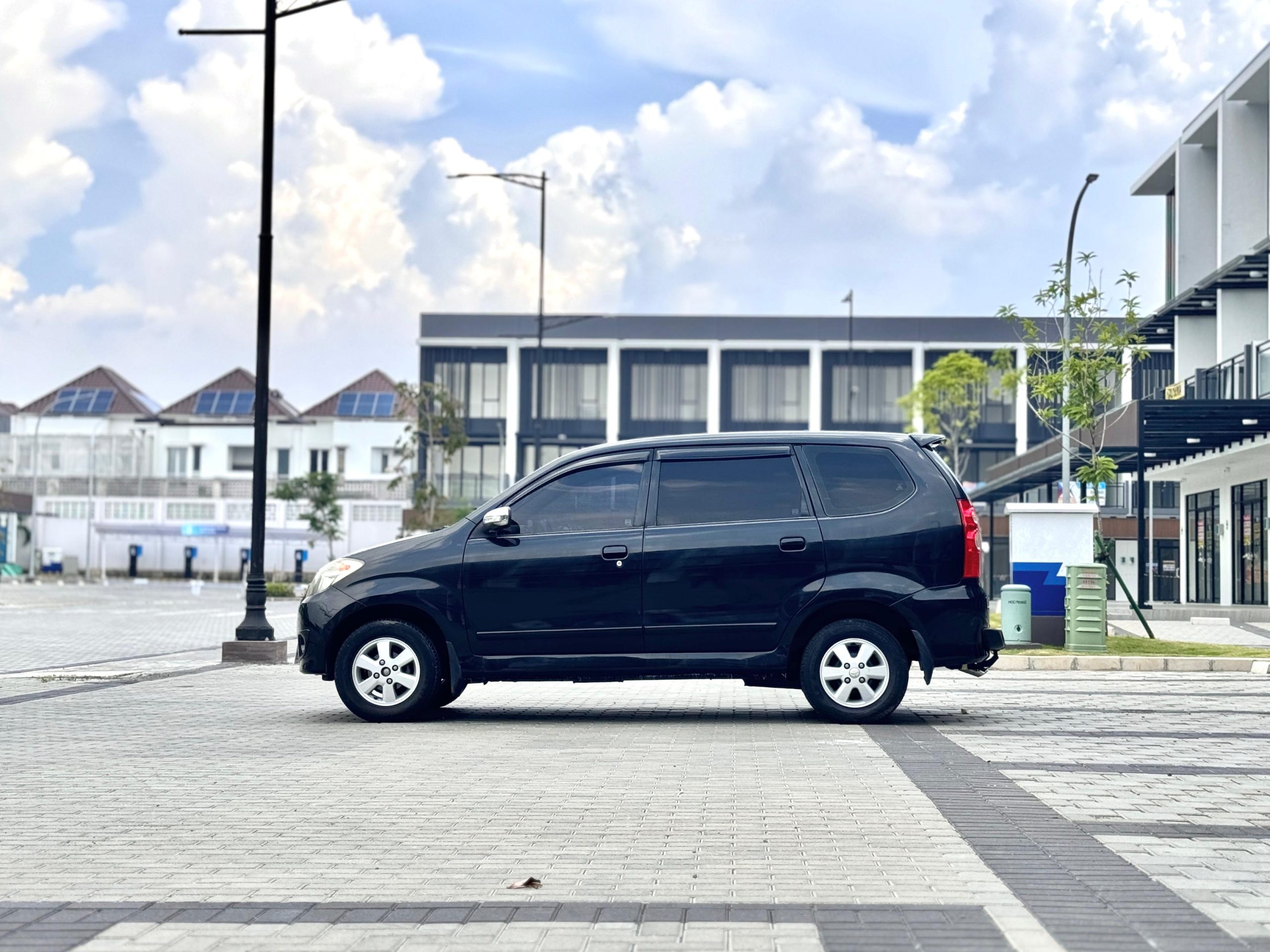 Toyota Avanza G 1.3 AT HITAM - Gambar 4