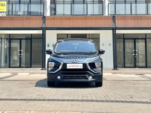 Mitsubishi Xpander Sport AT. Hitam