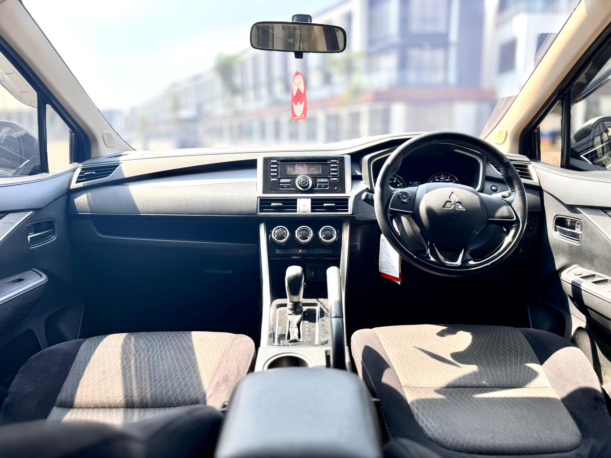 Mitsubishi Xpander Sport AT. Hitam - Gambar 10