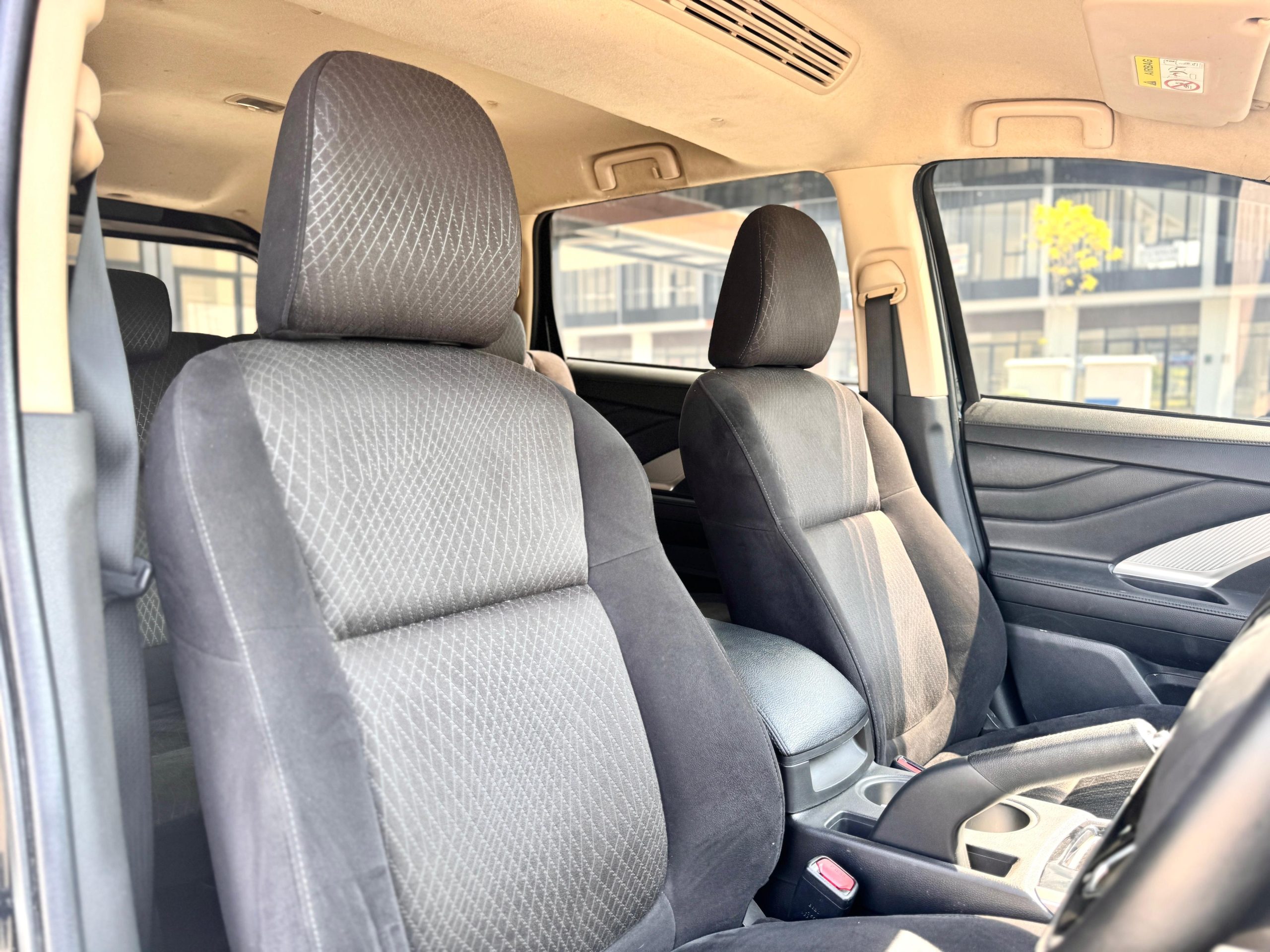 Mitsubishi Xpander Sport AT. Hitam - Gambar 12