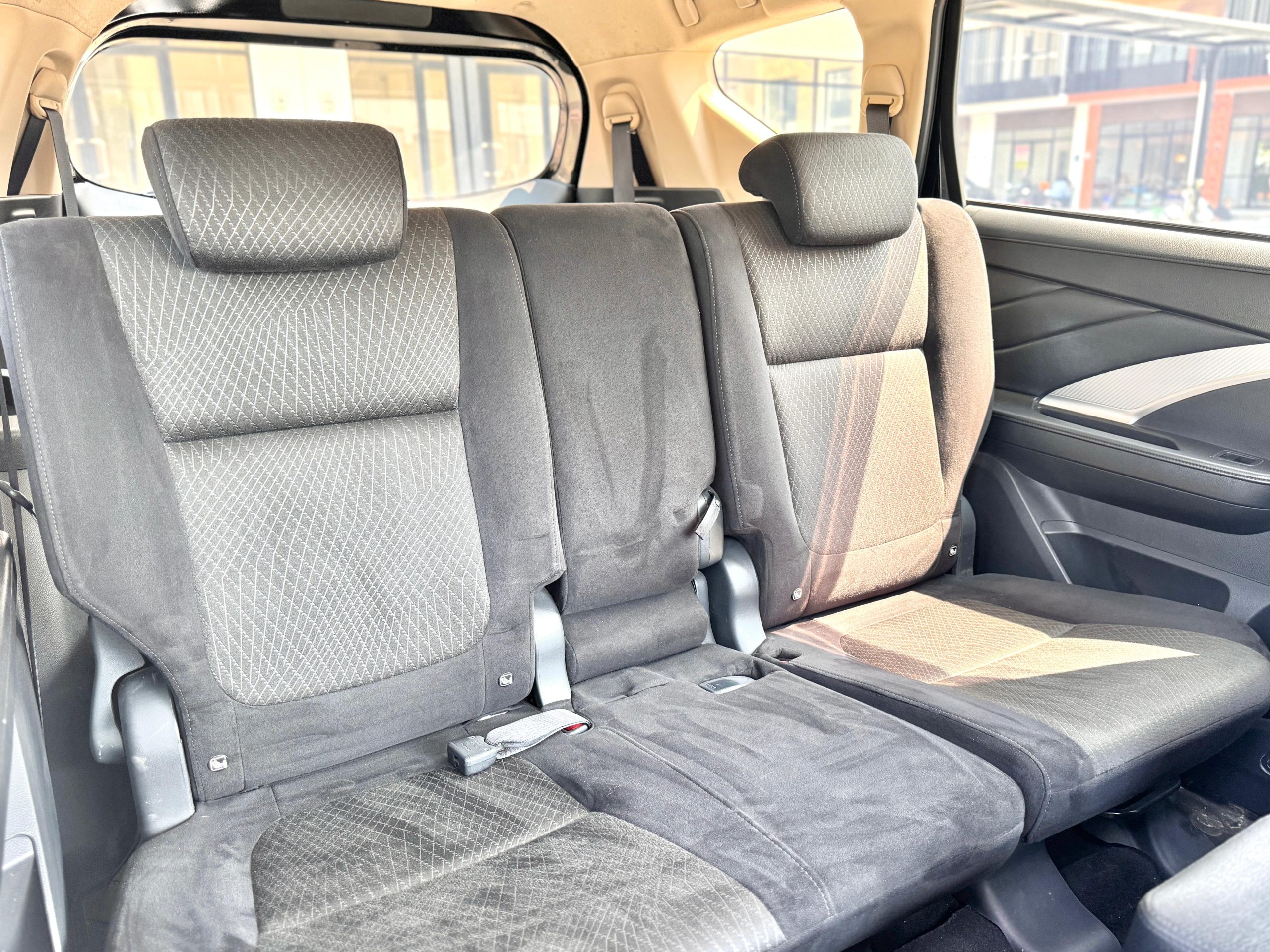 Mitsubishi Xpander Sport AT. Hitam - Gambar 13