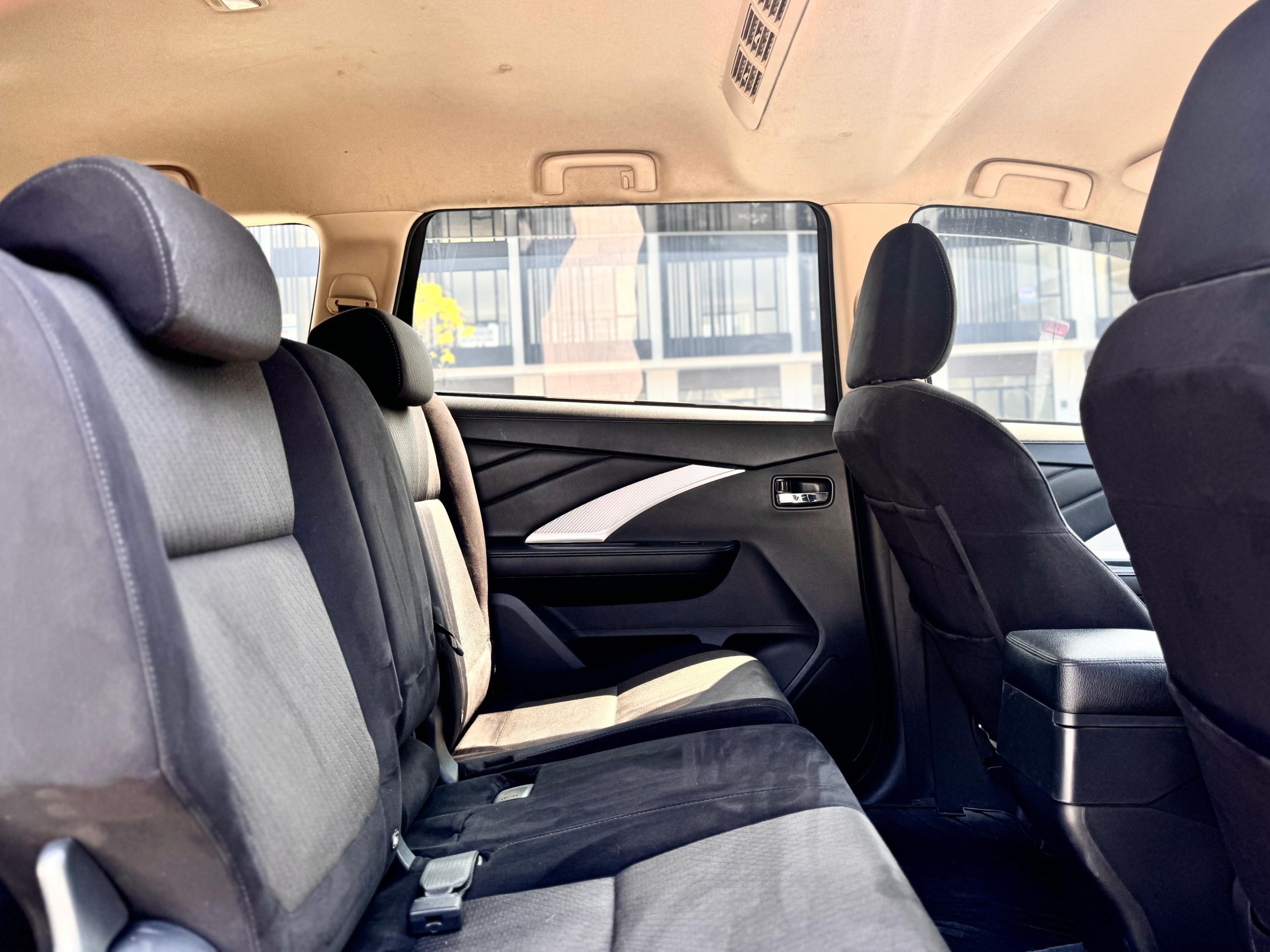 Mitsubishi Xpander Sport AT. Hitam - Gambar 14