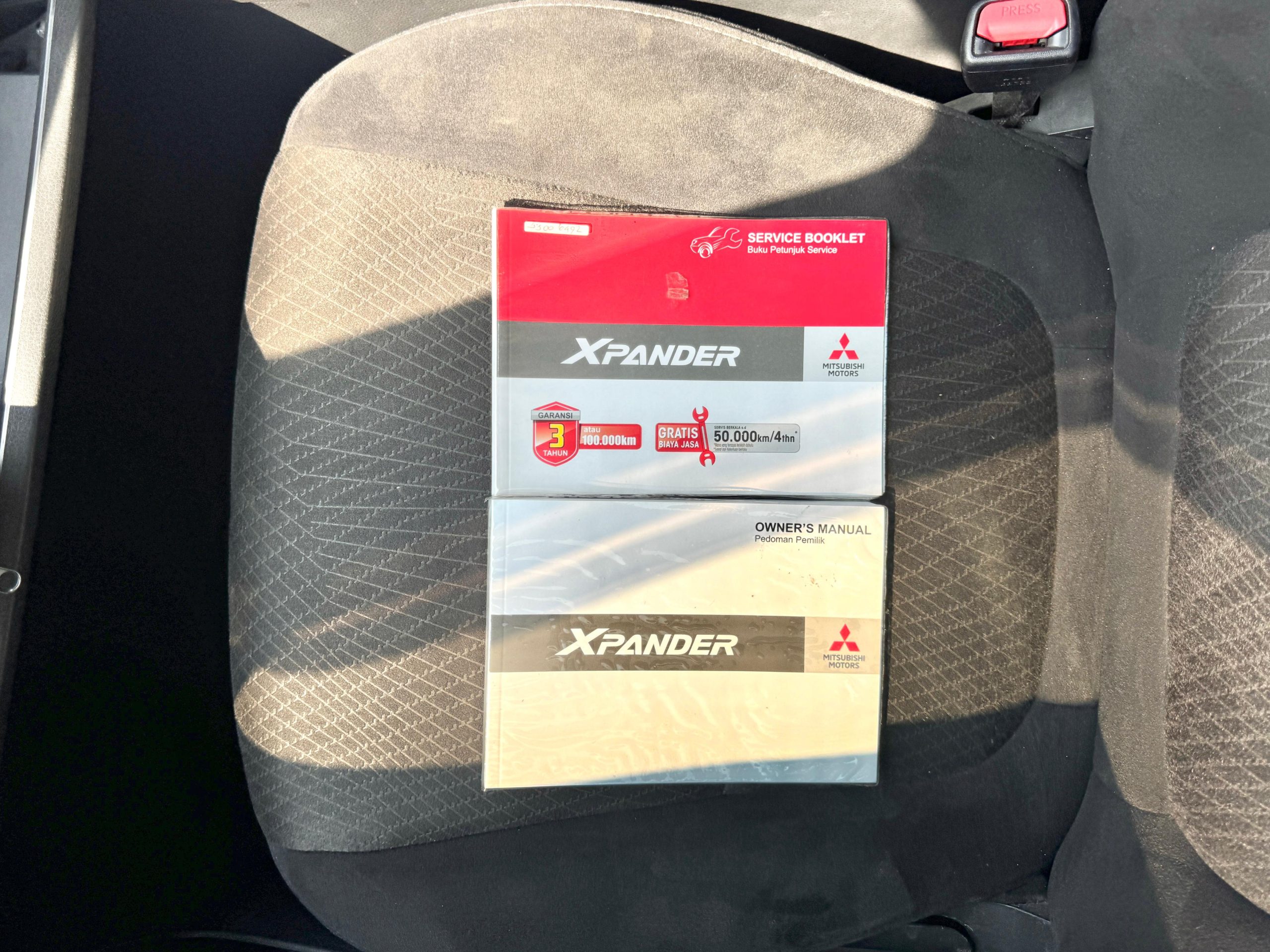 Mitsubishi Xpander Sport AT. Hitam - Gambar 15