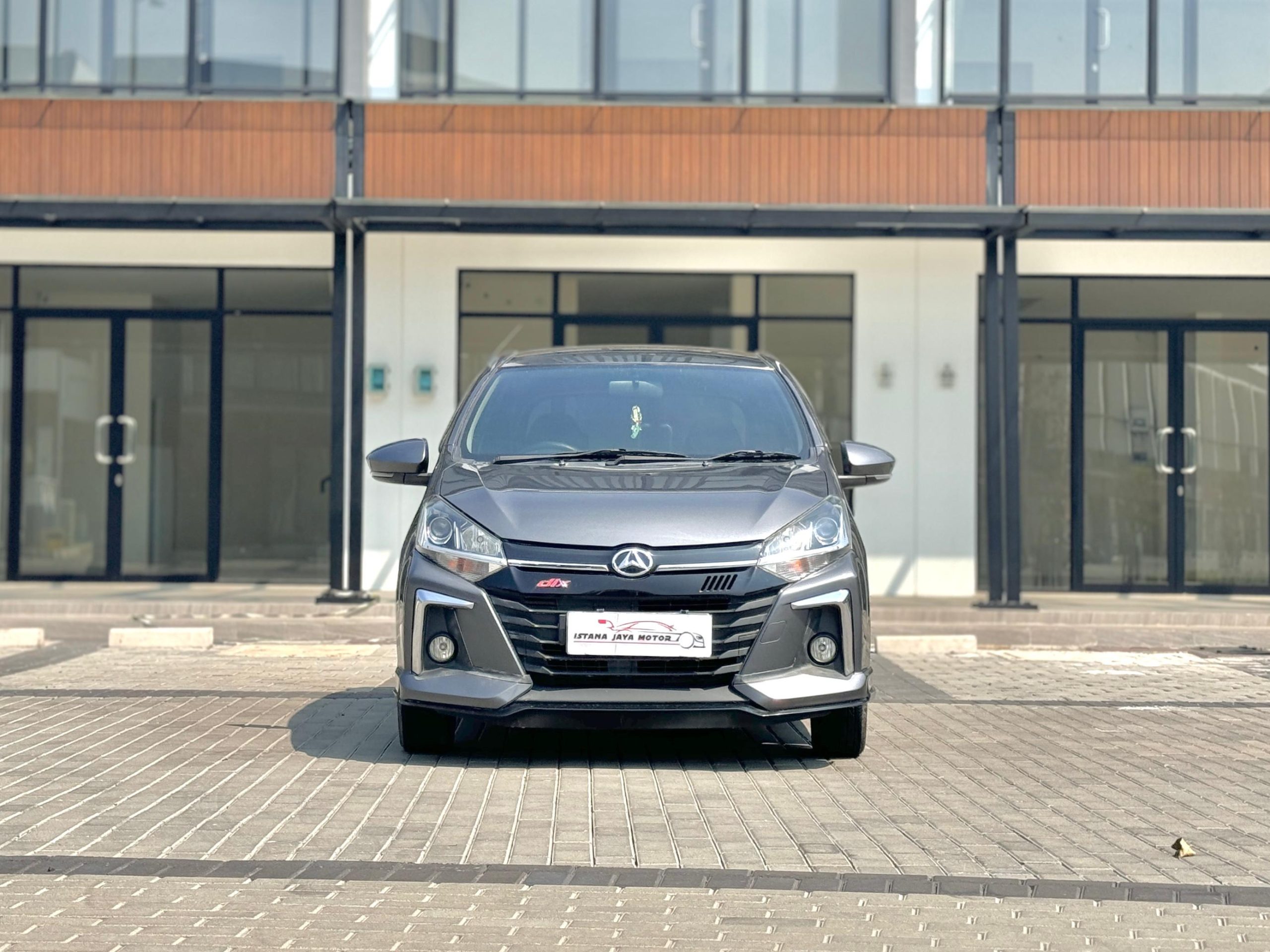 Daihatsu Ayla 1.2 R Deluxe AT. Abu