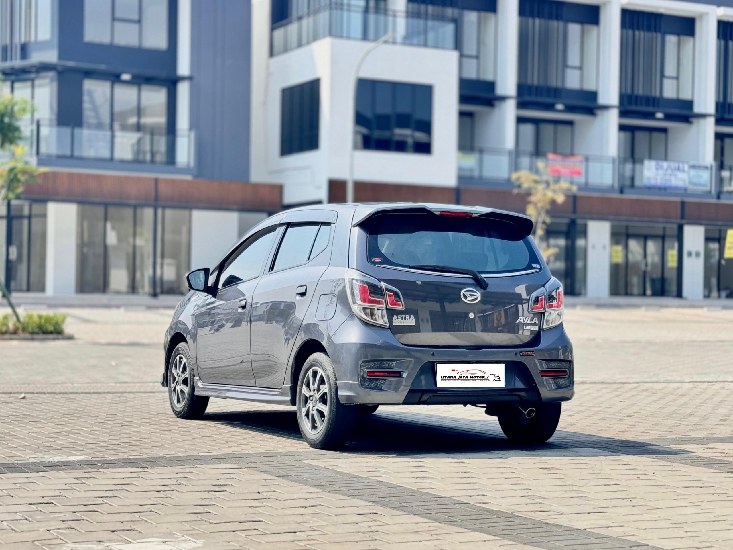 Daihatsu Ayla 1.2 R Deluxe AT. Abu - Gambar 2