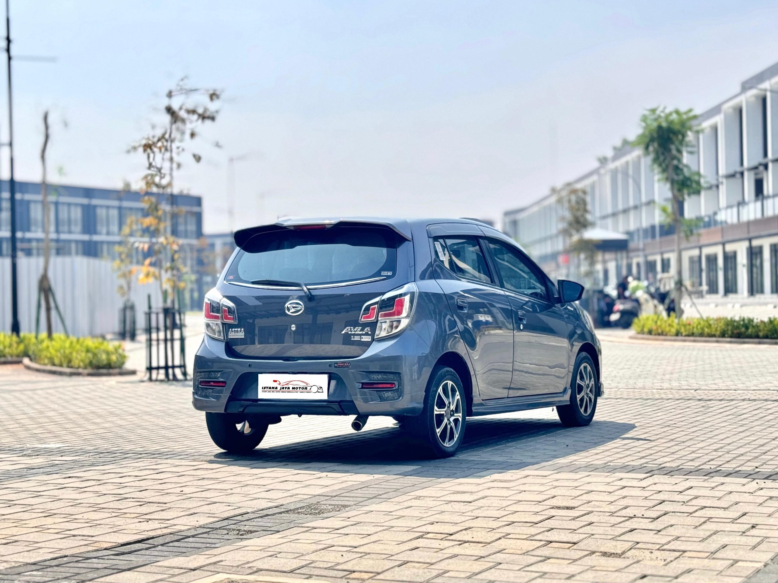 Daihatsu Ayla 1.2 R Deluxe AT. Abu - Gambar 3