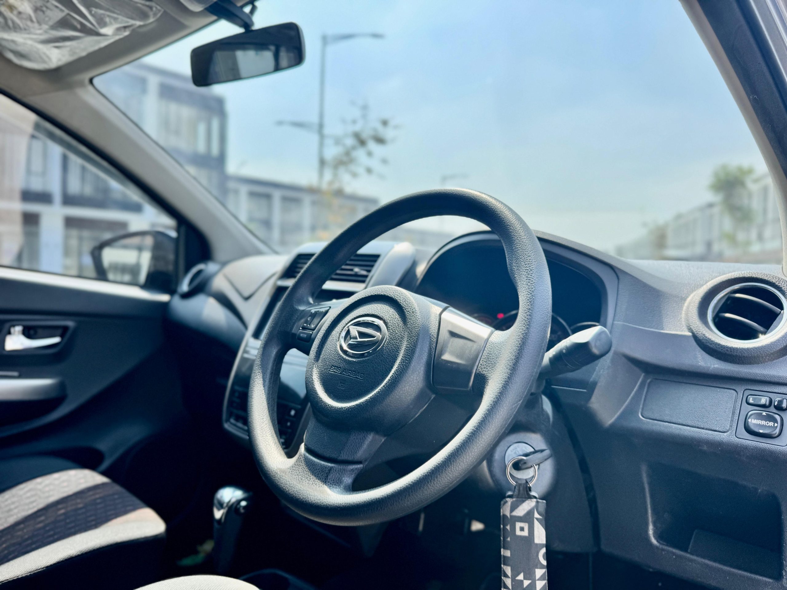 Daihatsu Ayla 1.2 R Deluxe AT. Abu - Gambar 9