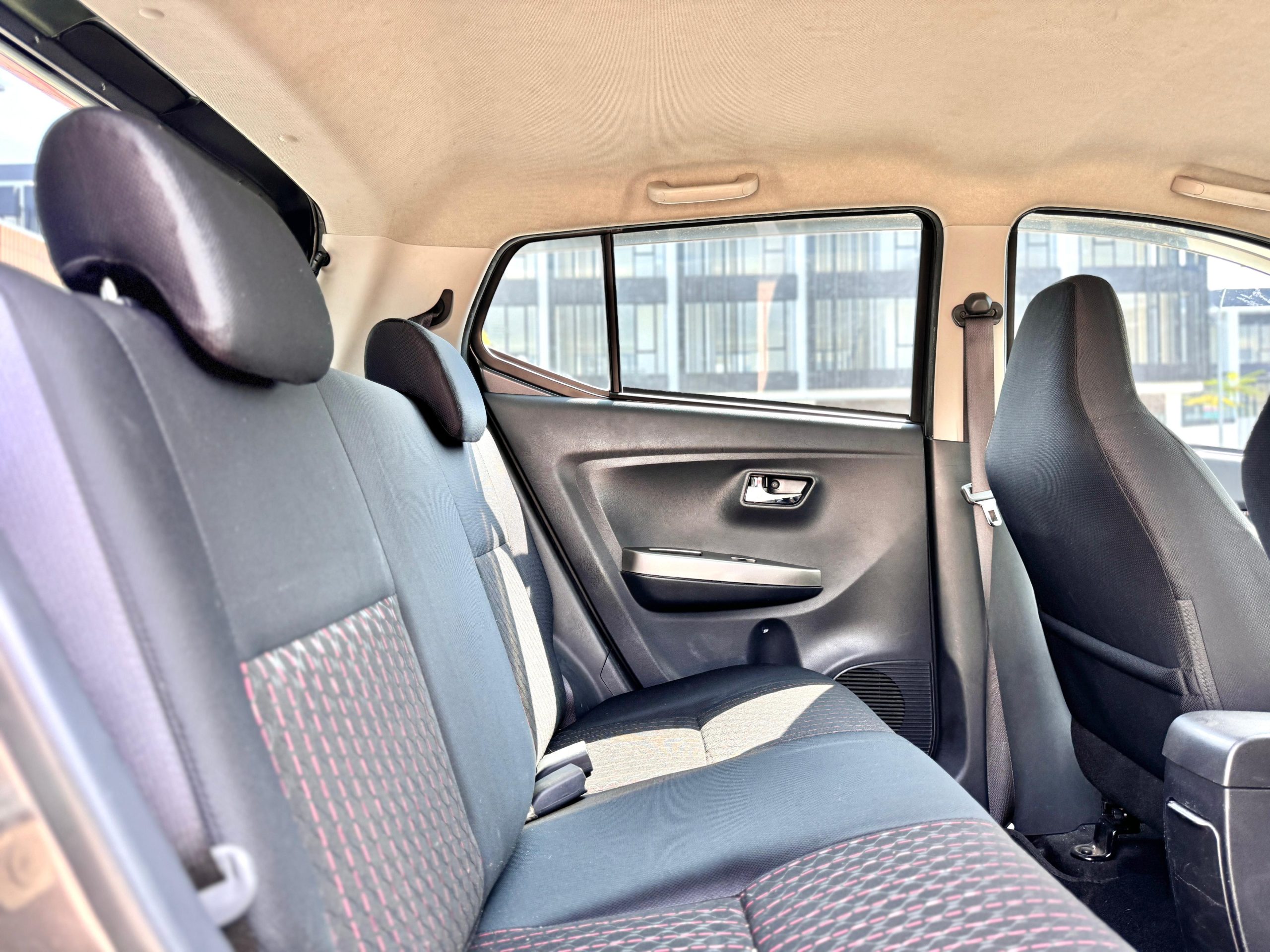 Daihatsu Ayla 1.2 R Deluxe AT. Abu - Gambar 11