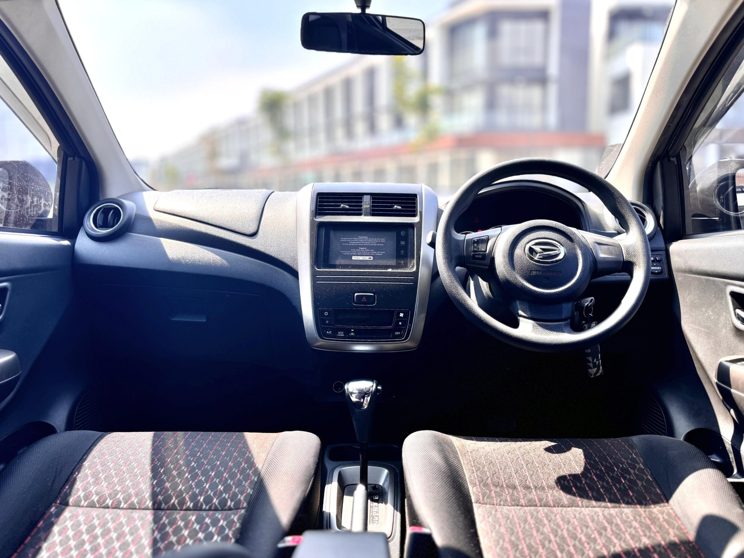 Daihatsu Ayla 1.2 R Deluxe AT. Abu - Gambar 12