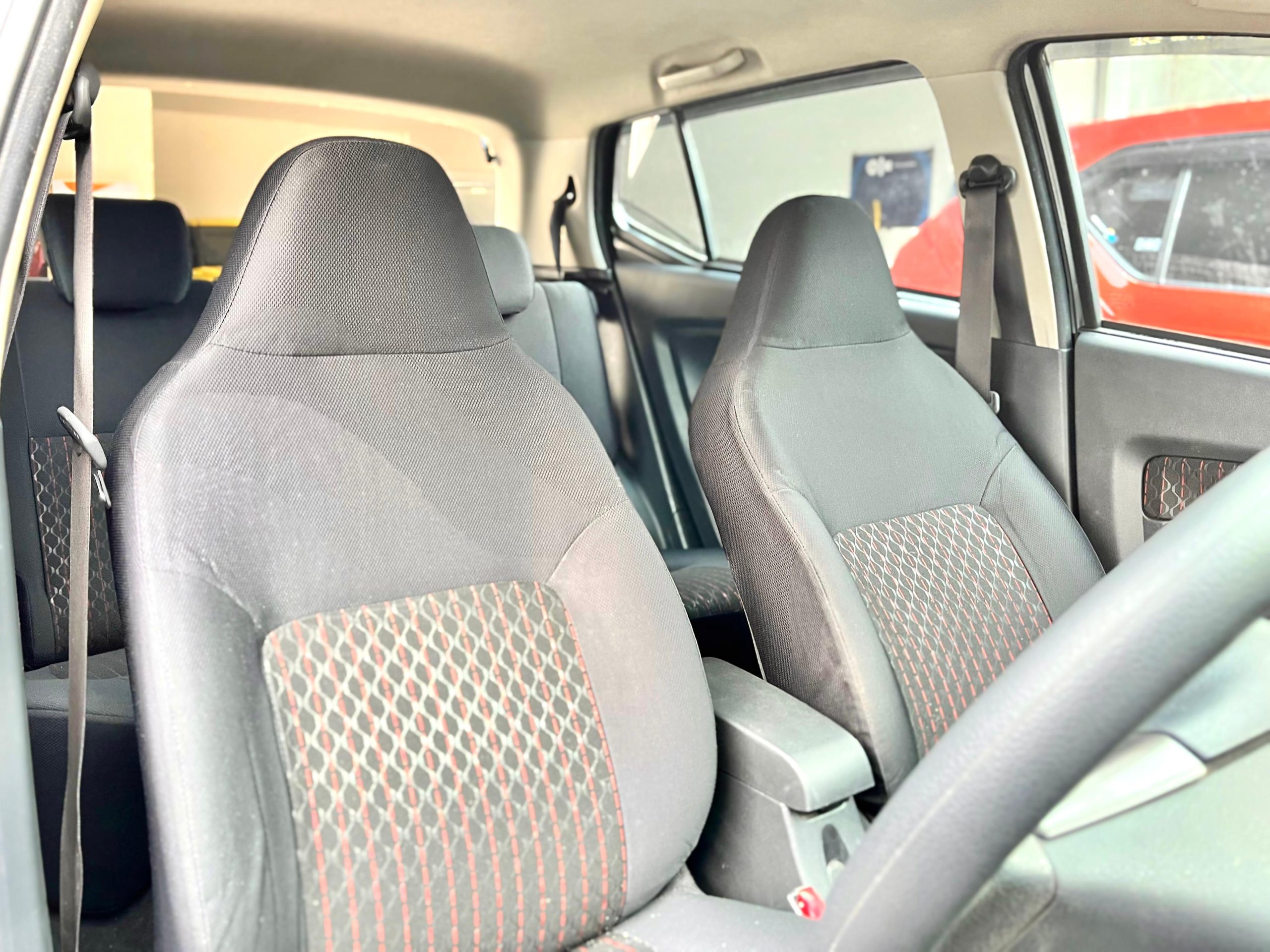 Daihatsu Ayla 1.2 R Deluxe AT. Abu - Gambar 13