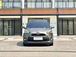 Toyota Sienta V AT. Coklat