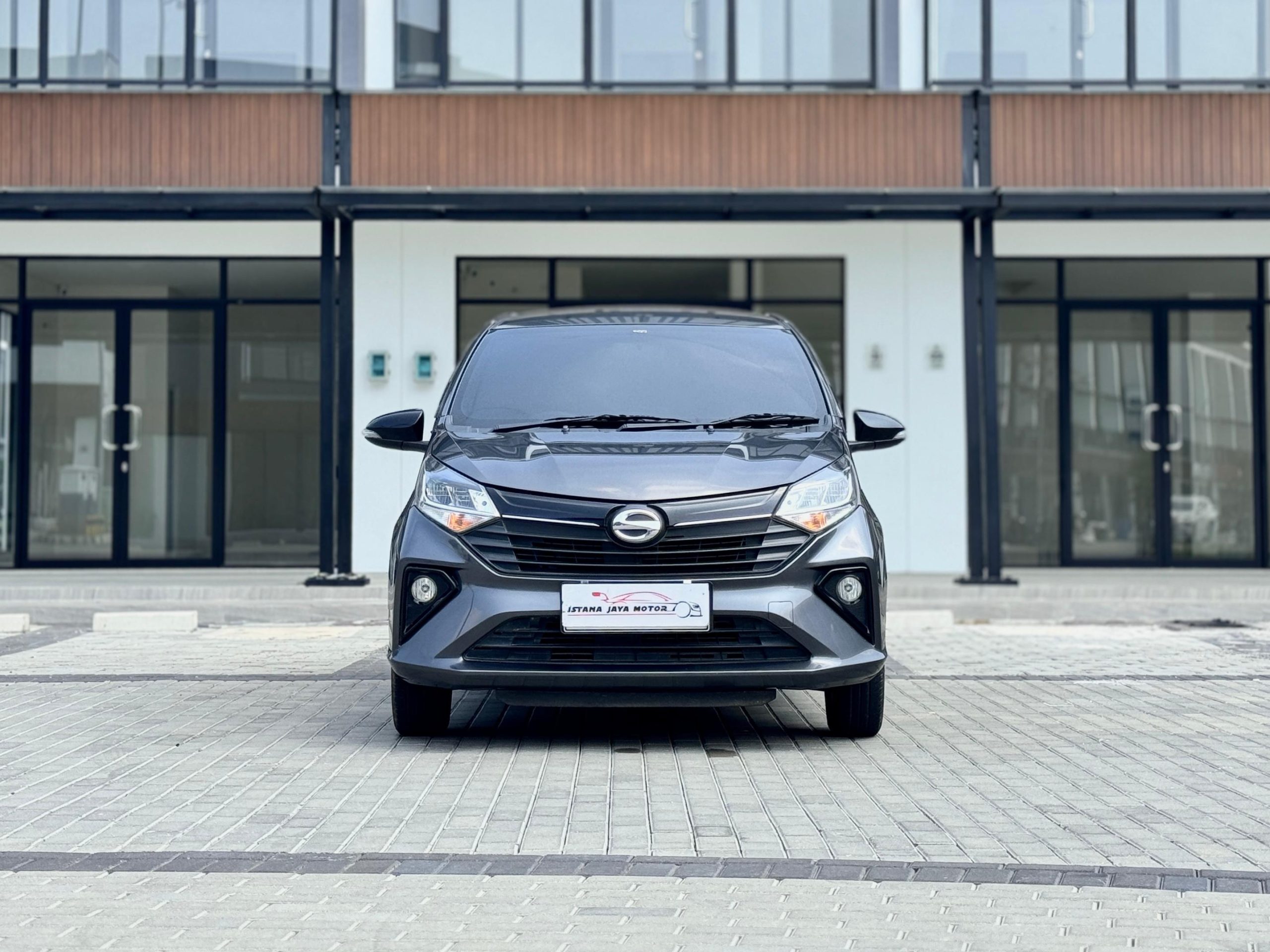 Daihatsu Sigra 1.2 R AT. Abu