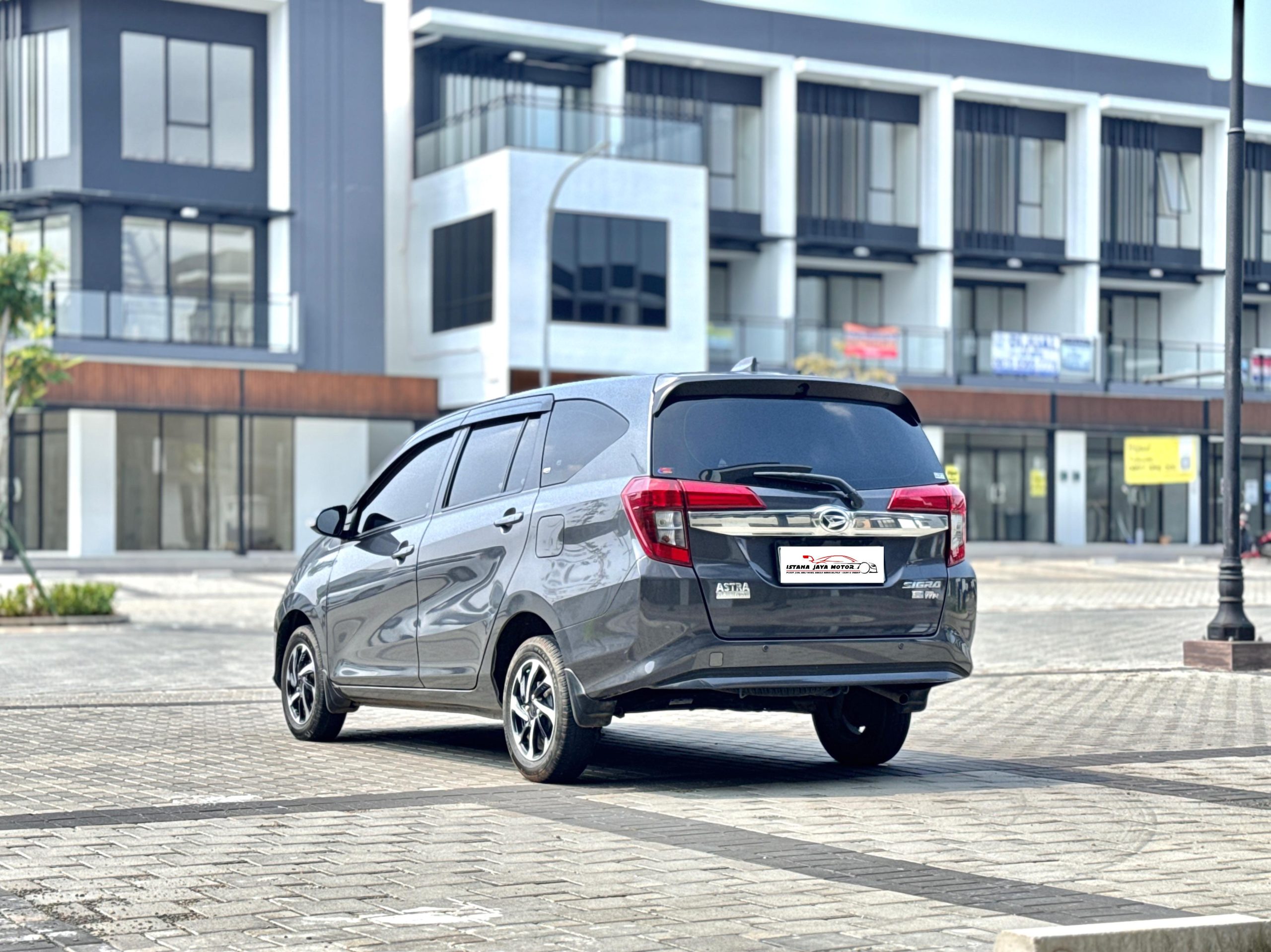 Daihatsu Sigra 1.2 R AT. Abu - Gambar 4