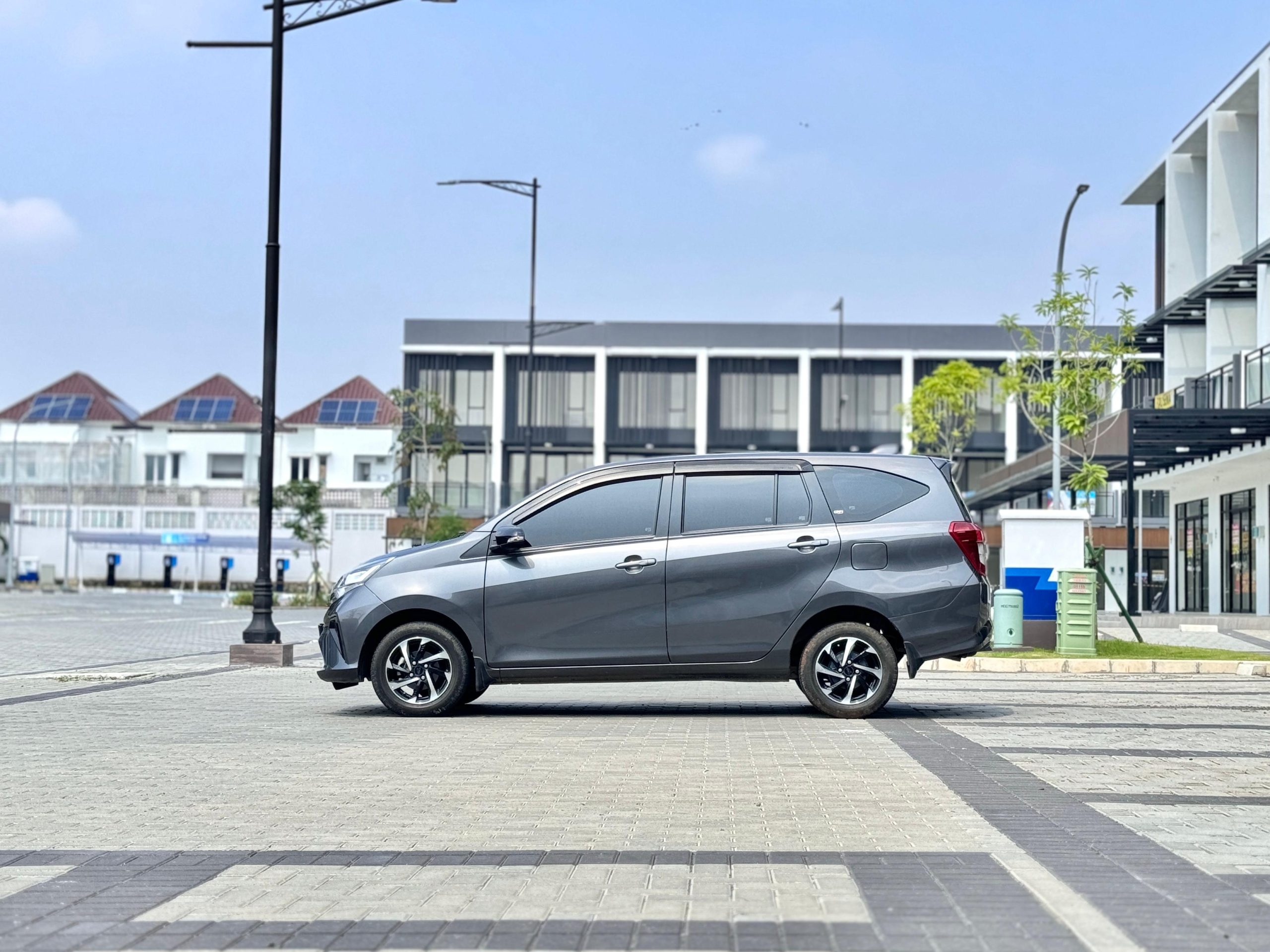 Daihatsu Sigra 1.2 R AT. Abu - Gambar 6