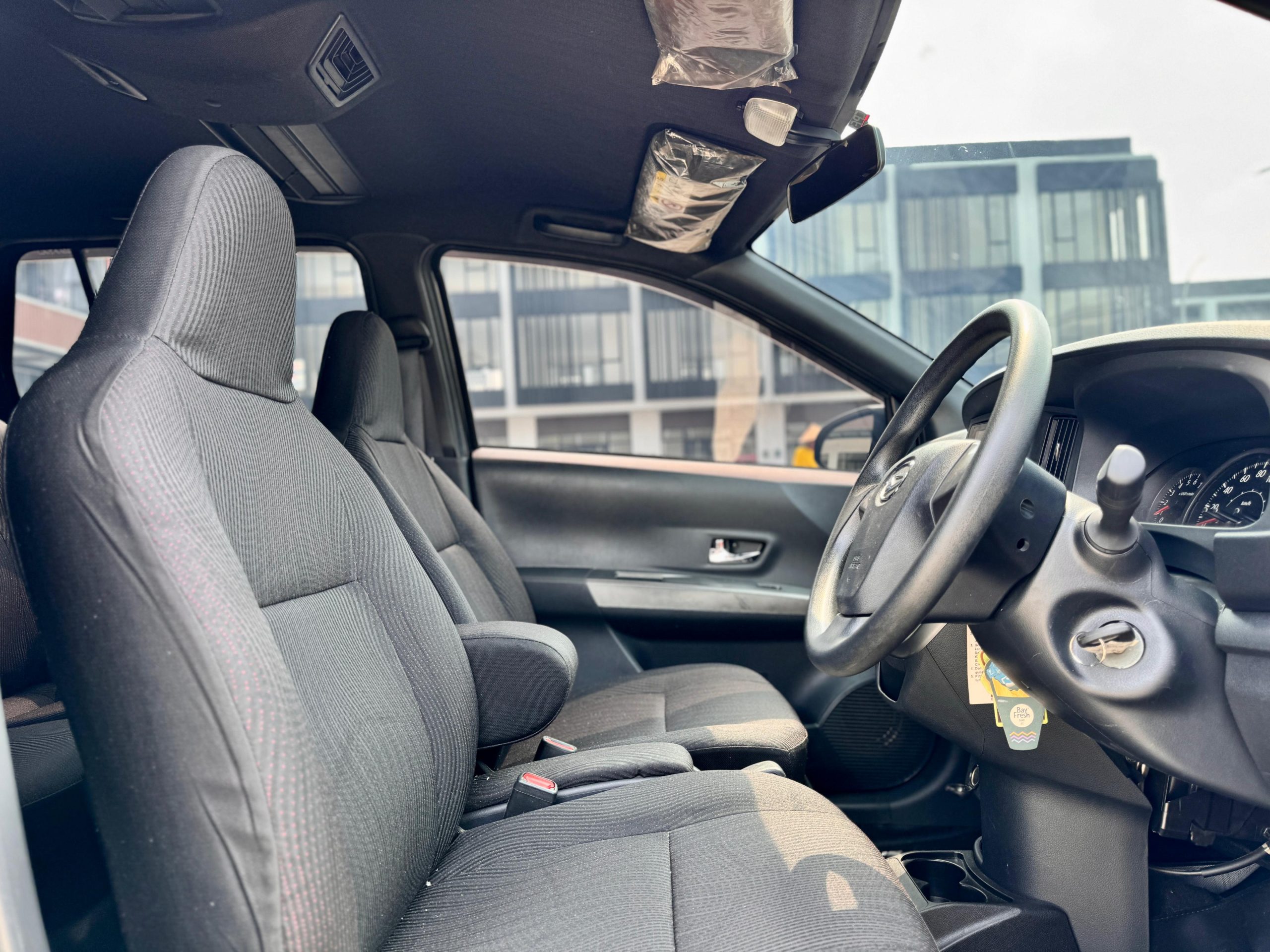 Daihatsu Sigra 1.2 R AT. Abu - Gambar 9