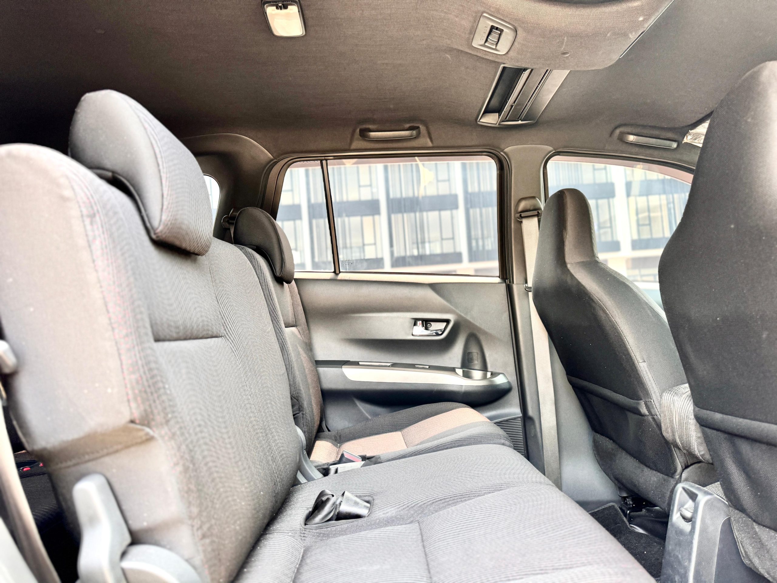 Daihatsu Sigra 1.2 R AT. Abu - Gambar 11