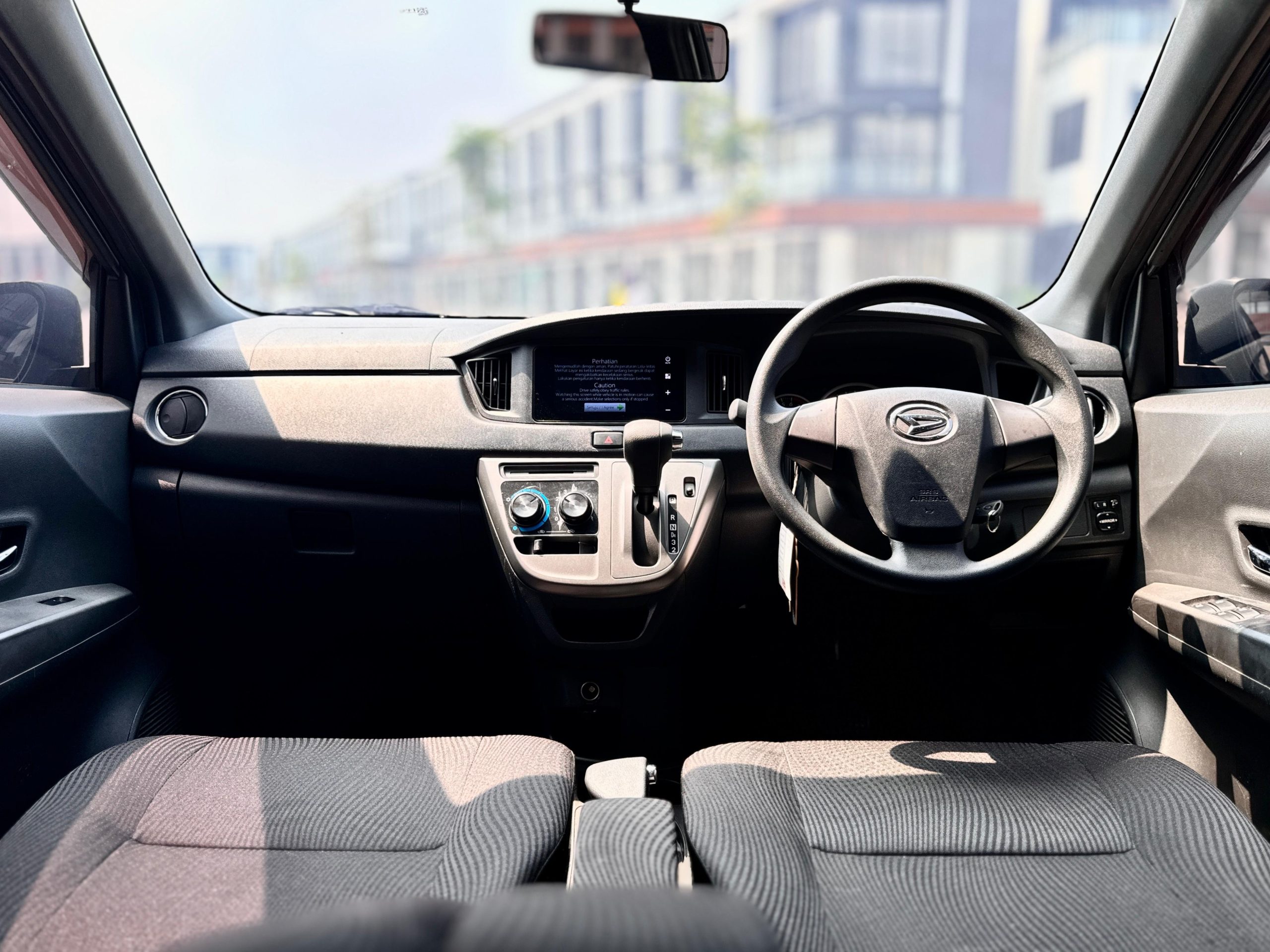 Daihatsu Sigra 1.2 R AT. Abu - Gambar 12