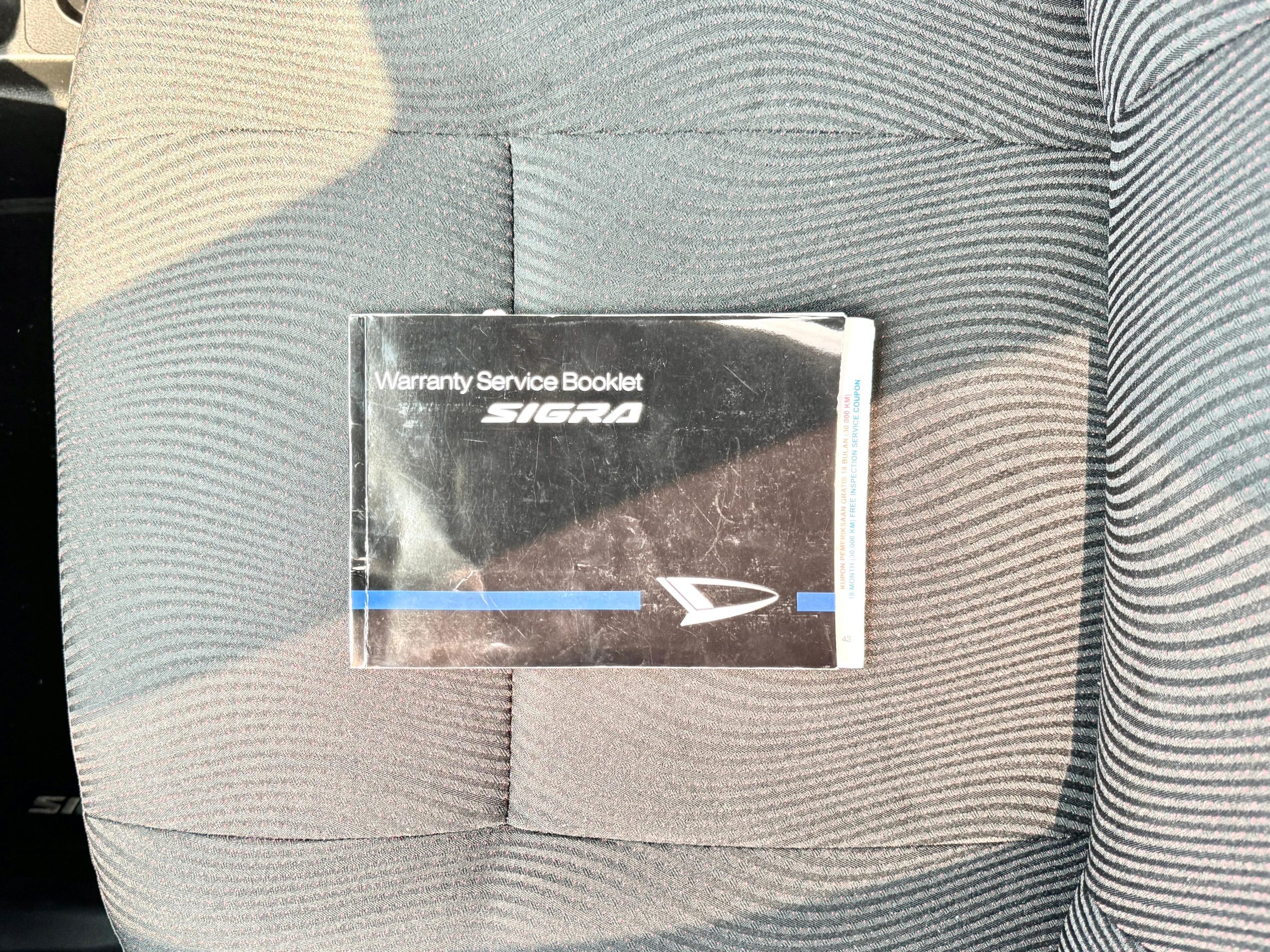 Daihatsu Sigra 1.2 R AT. Abu - Gambar 14