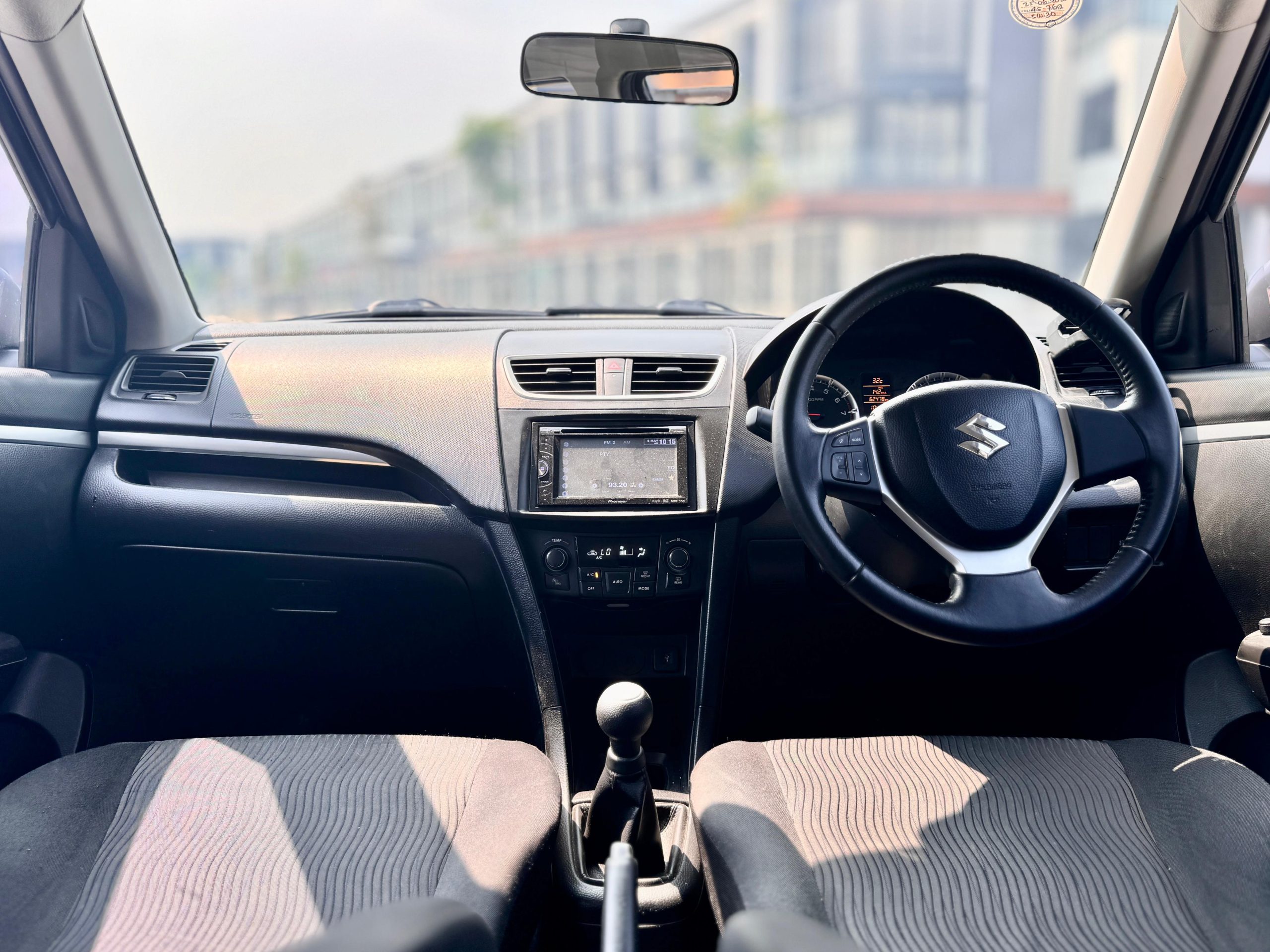 Suzuki Swift GX MT. Hitam - Gambar 9