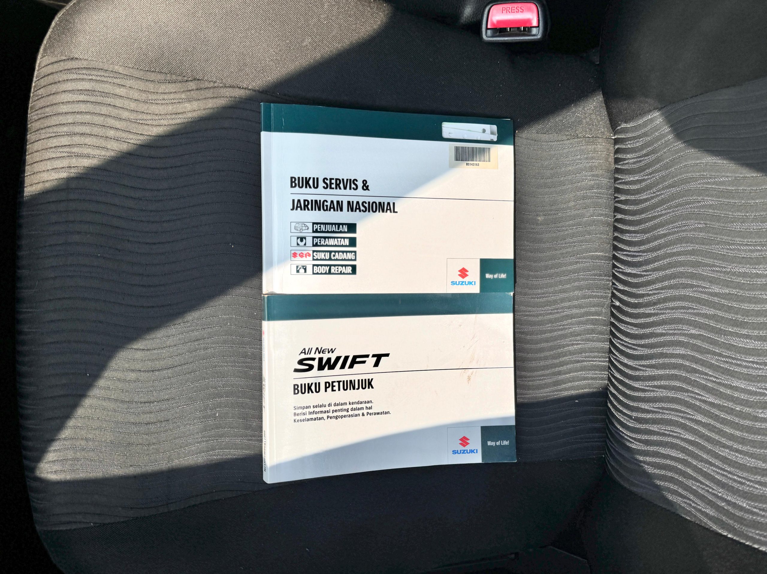 Suzuki Swift GX MT. Hitam - Gambar 15