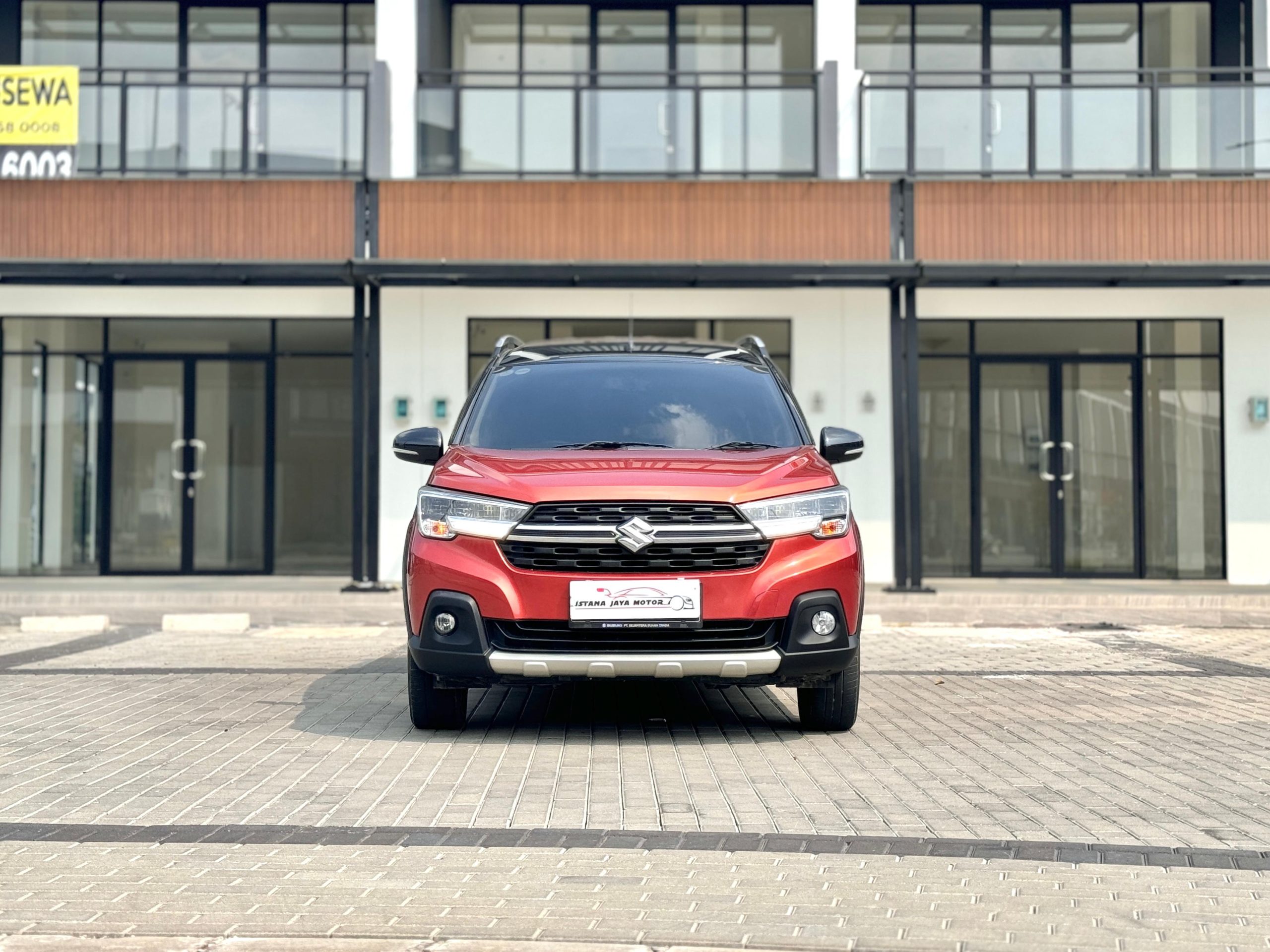 Suzuki XL7 Alpha AT. Orange