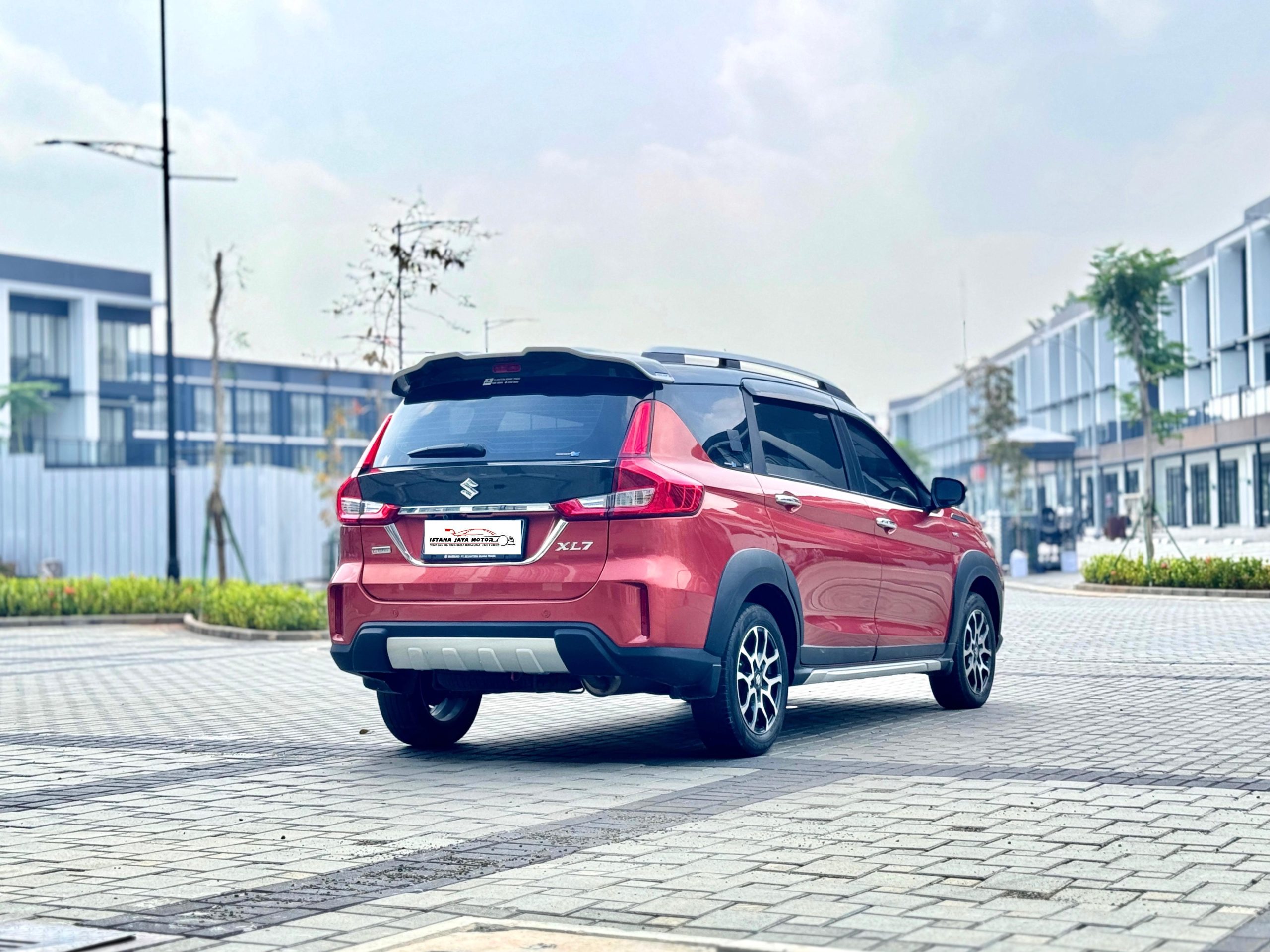 Suzuki XL7 Alpha AT. Orange - Gambar 2