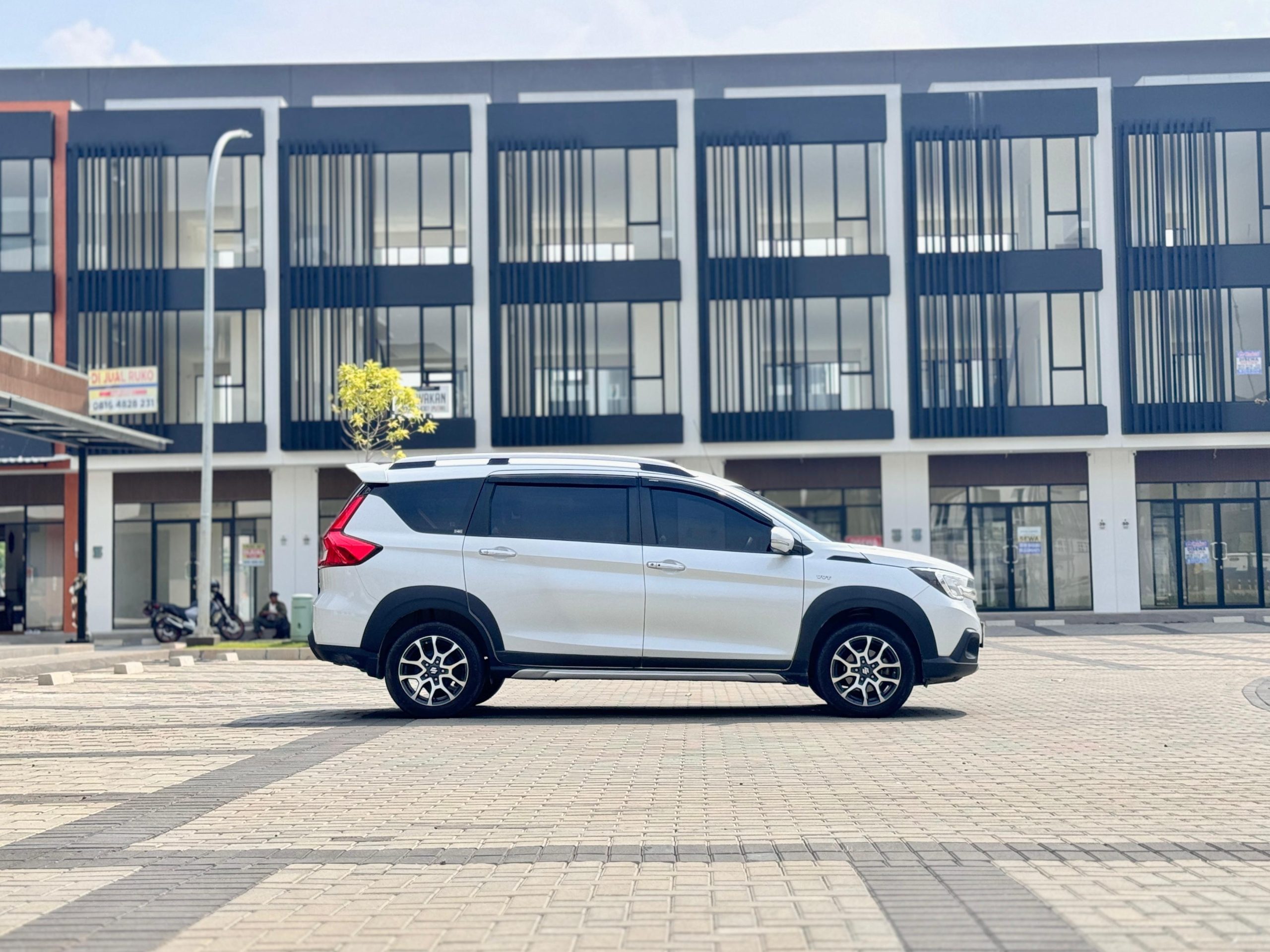 Suzuki XL7 Beta AT. Putih - Gambar 4