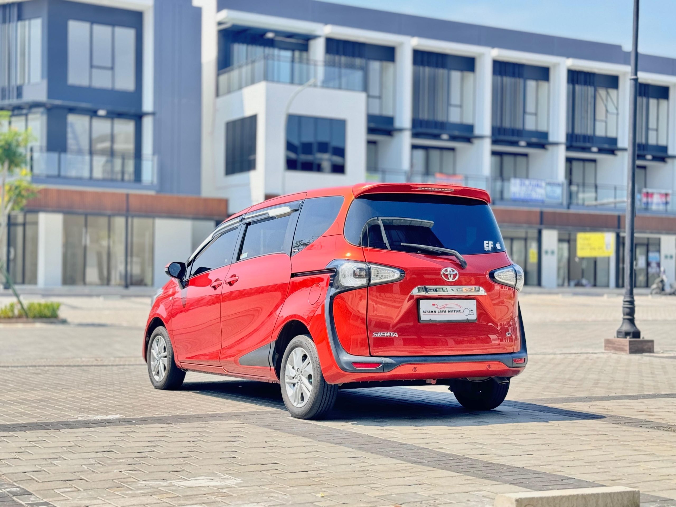 Toyota Sienta G AT. Orange - Gambar 2