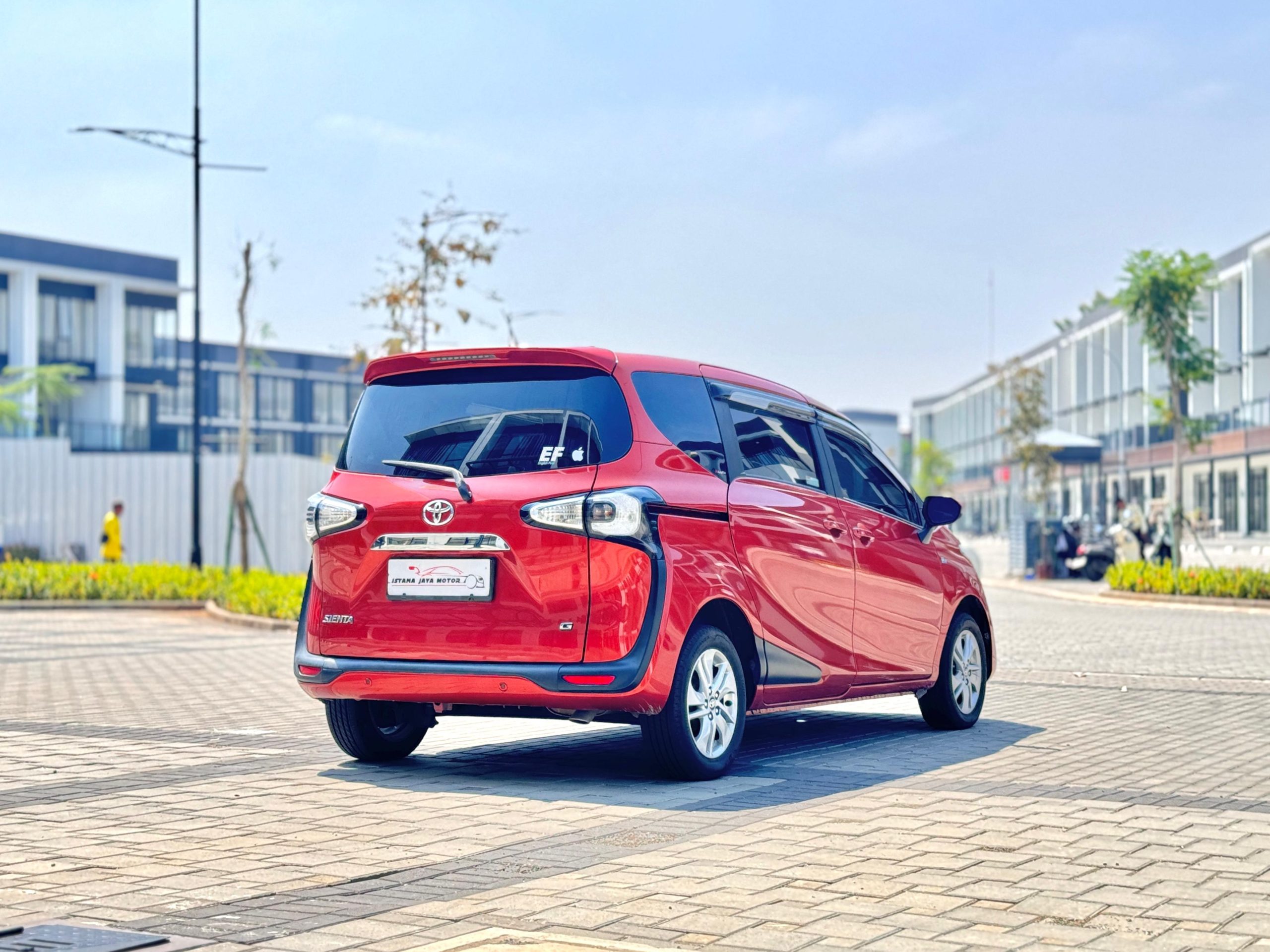Toyota Sienta G AT. Orange - Gambar 3