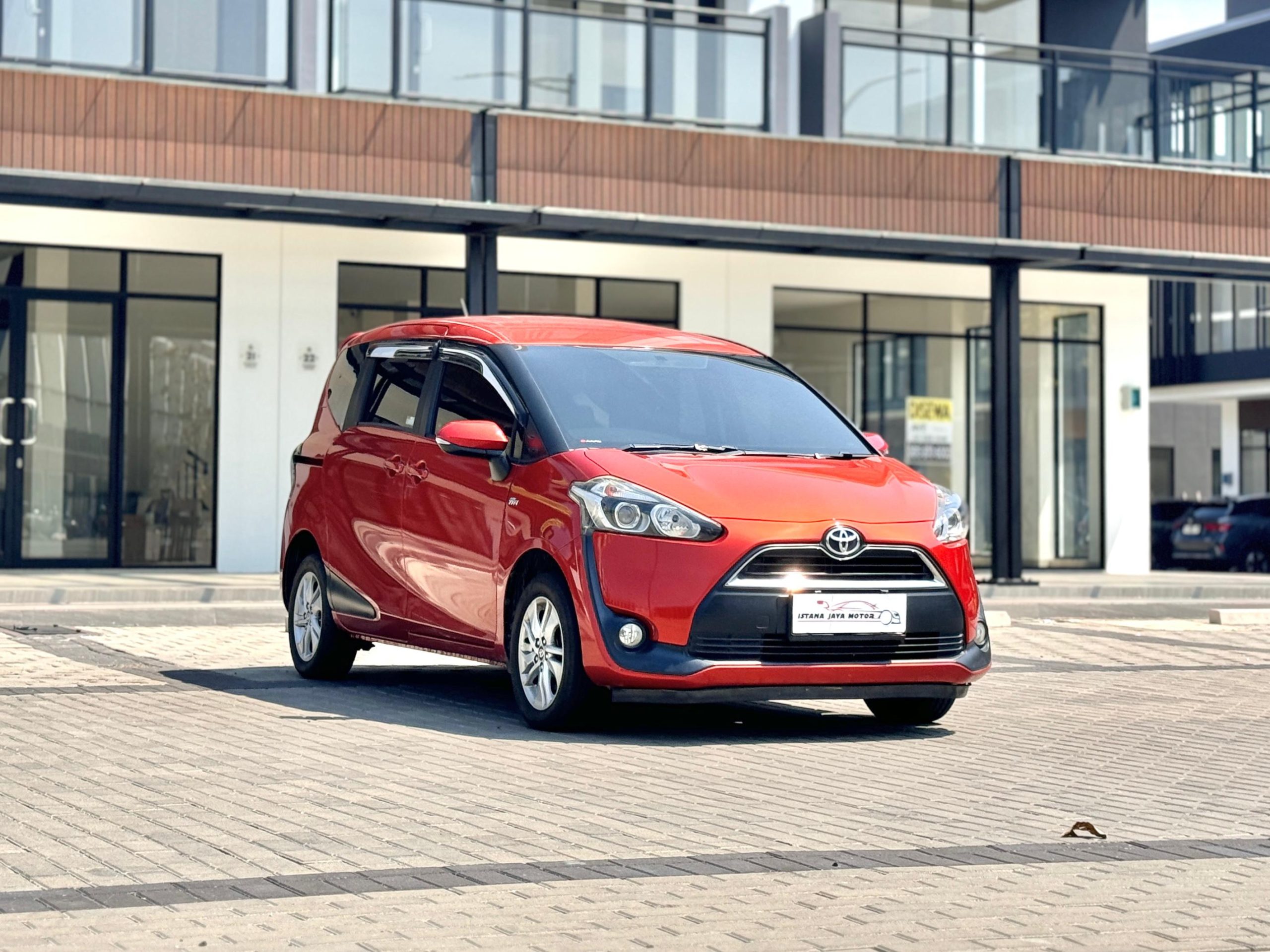 Toyota Sienta G AT. Orange - Gambar 5