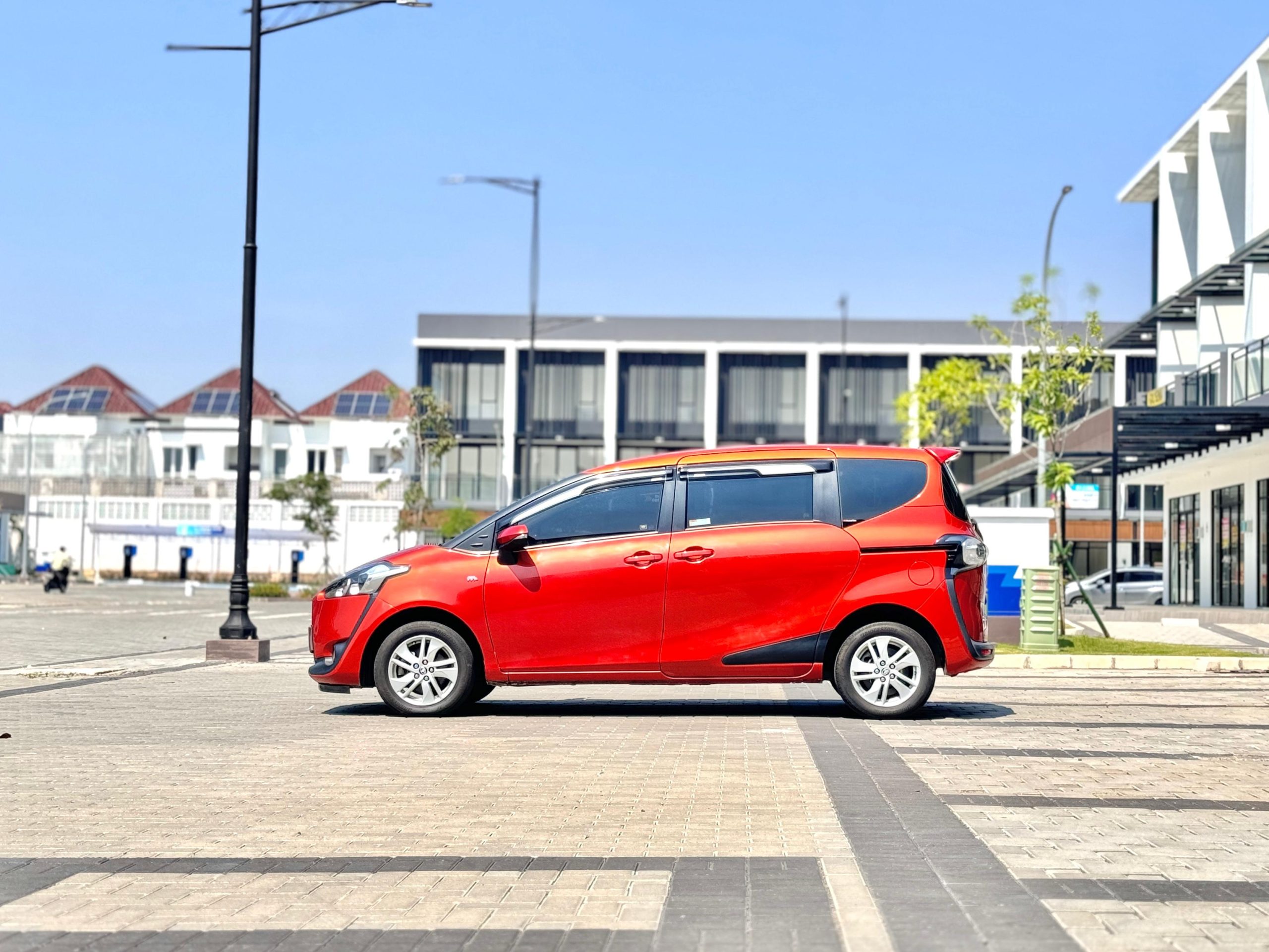 Toyota Sienta G AT. Orange - Gambar 6