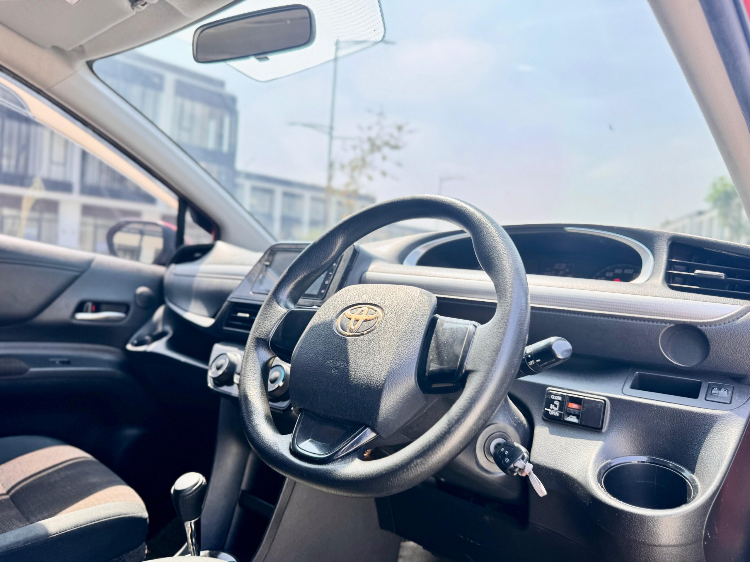 Toyota Sienta G AT. Orange - Gambar 9