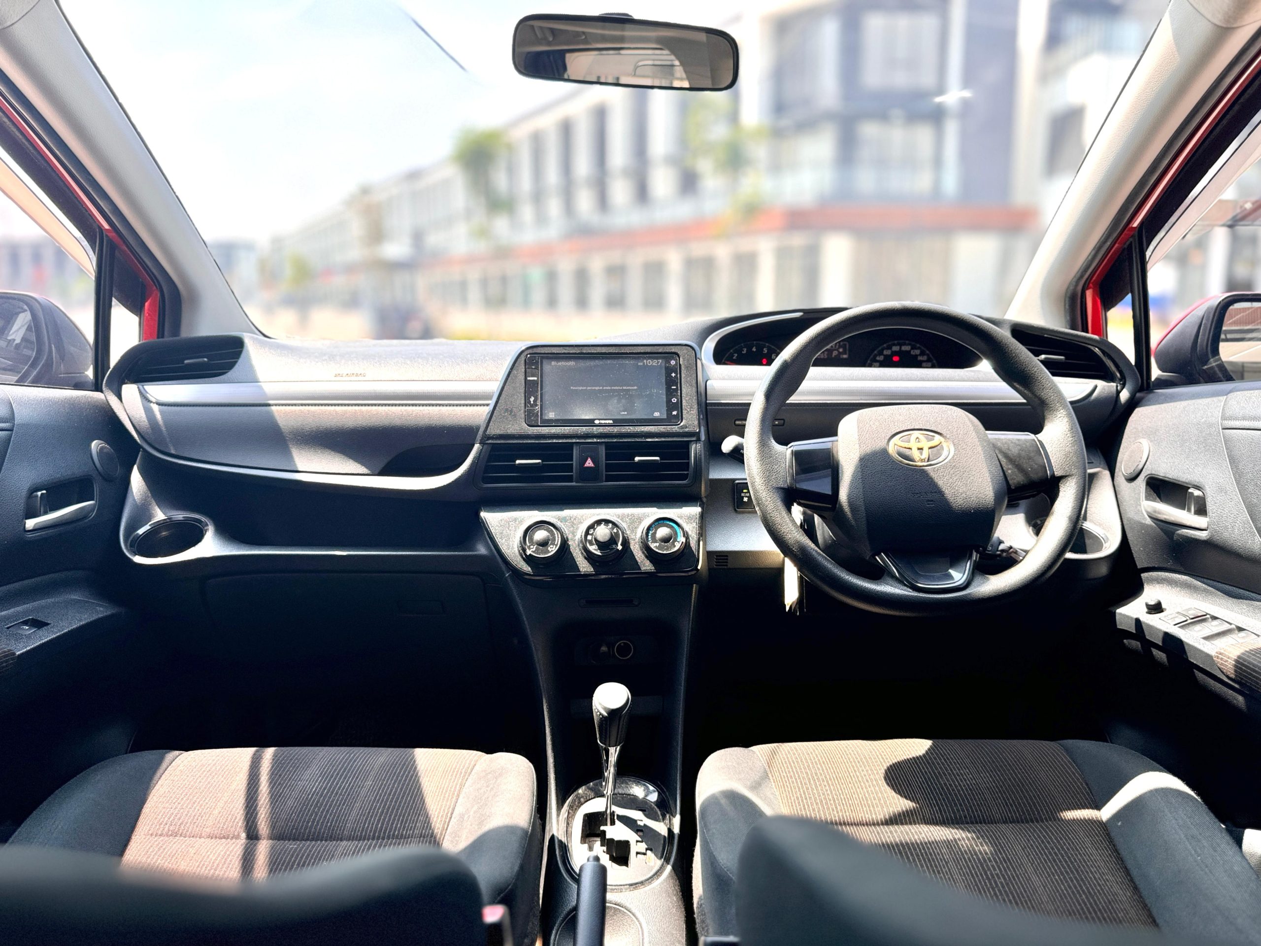 Toyota Sienta G AT. Orange - Gambar 11