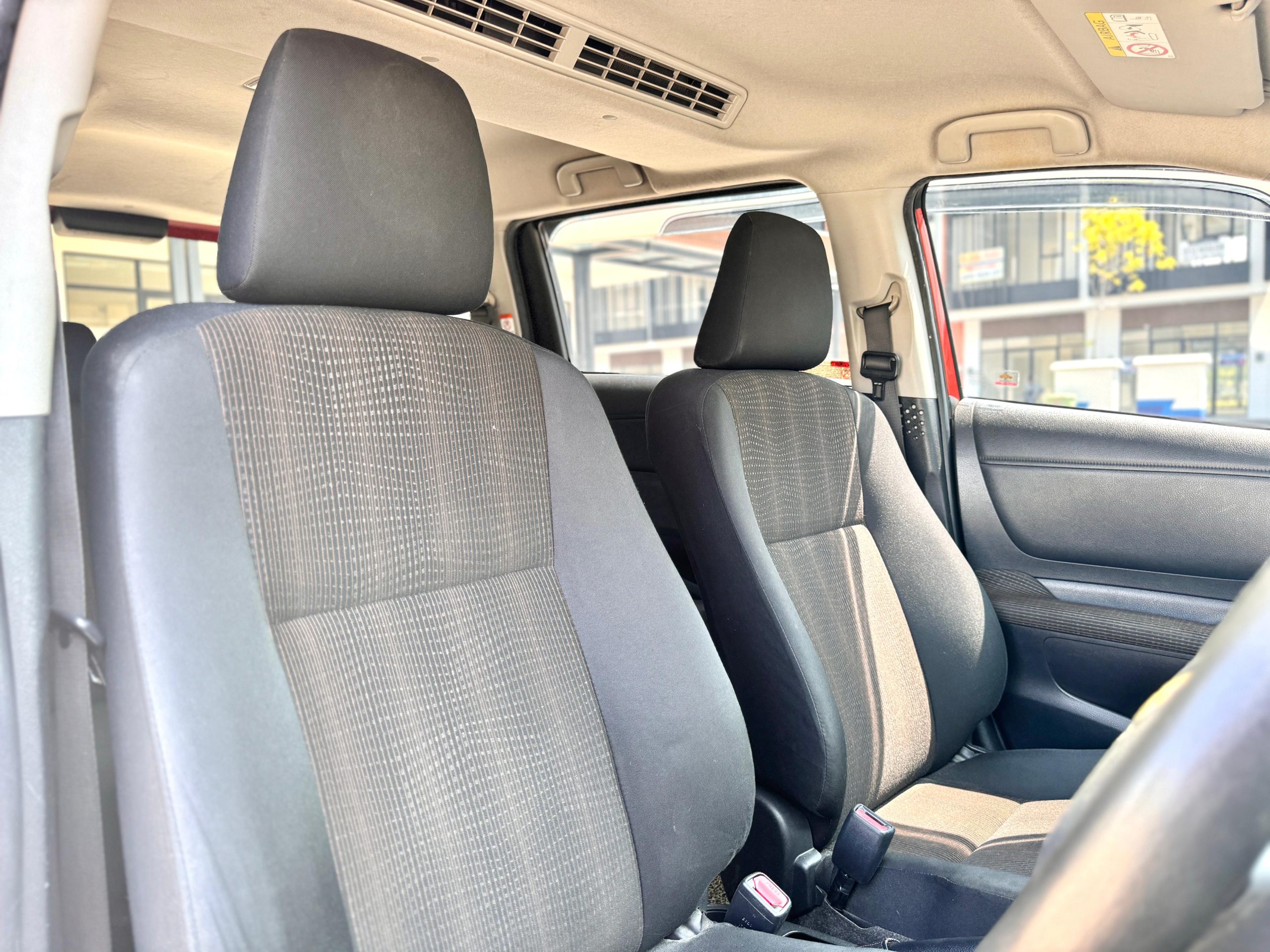 Toyota Sienta G AT. Orange - Gambar 12