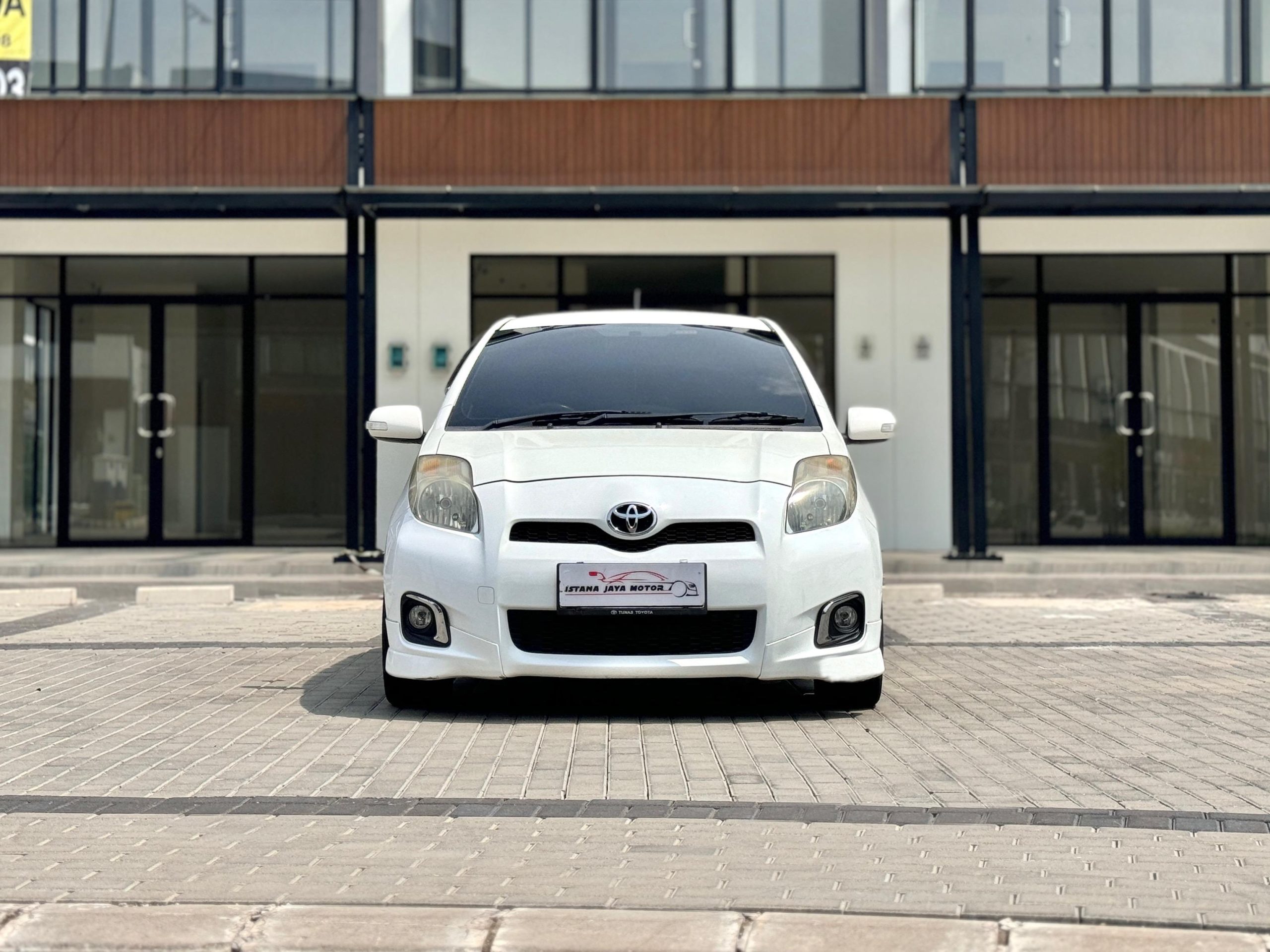 Toyota Yaris S Limited AT. Putih