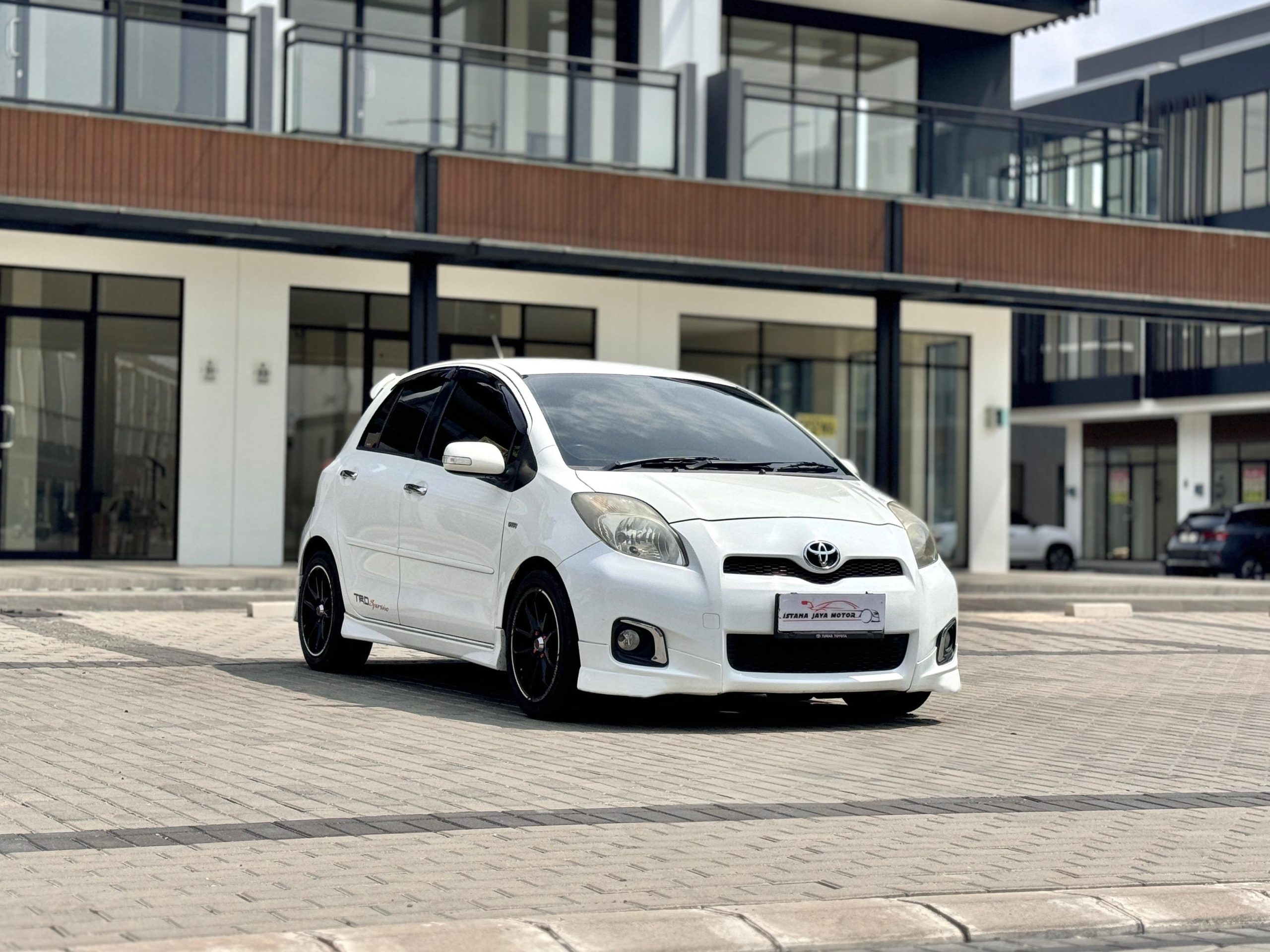 Toyota Yaris S Limited AT. Putih - Gambar 3