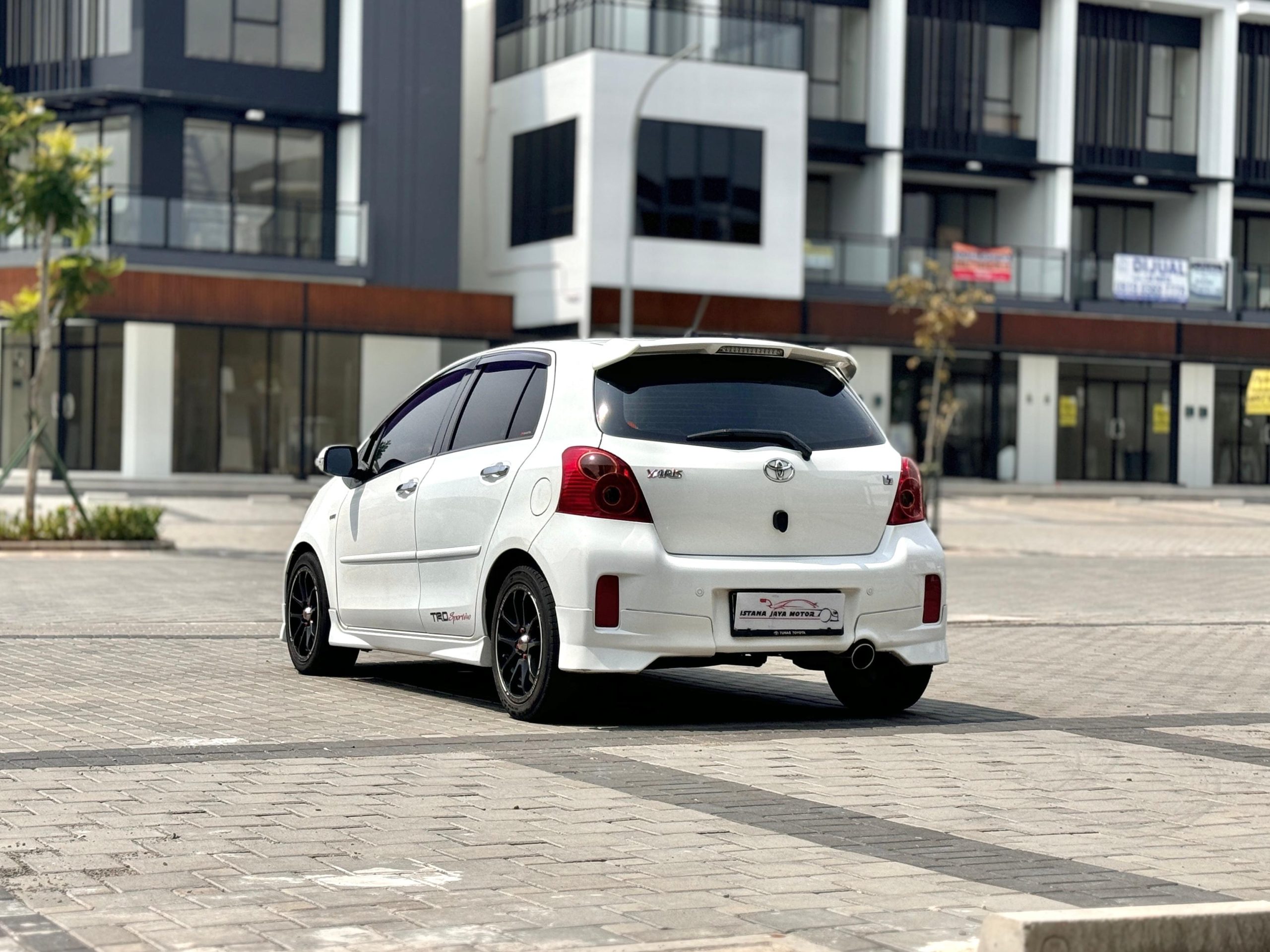 Toyota Yaris S Limited AT. Putih - Gambar 4