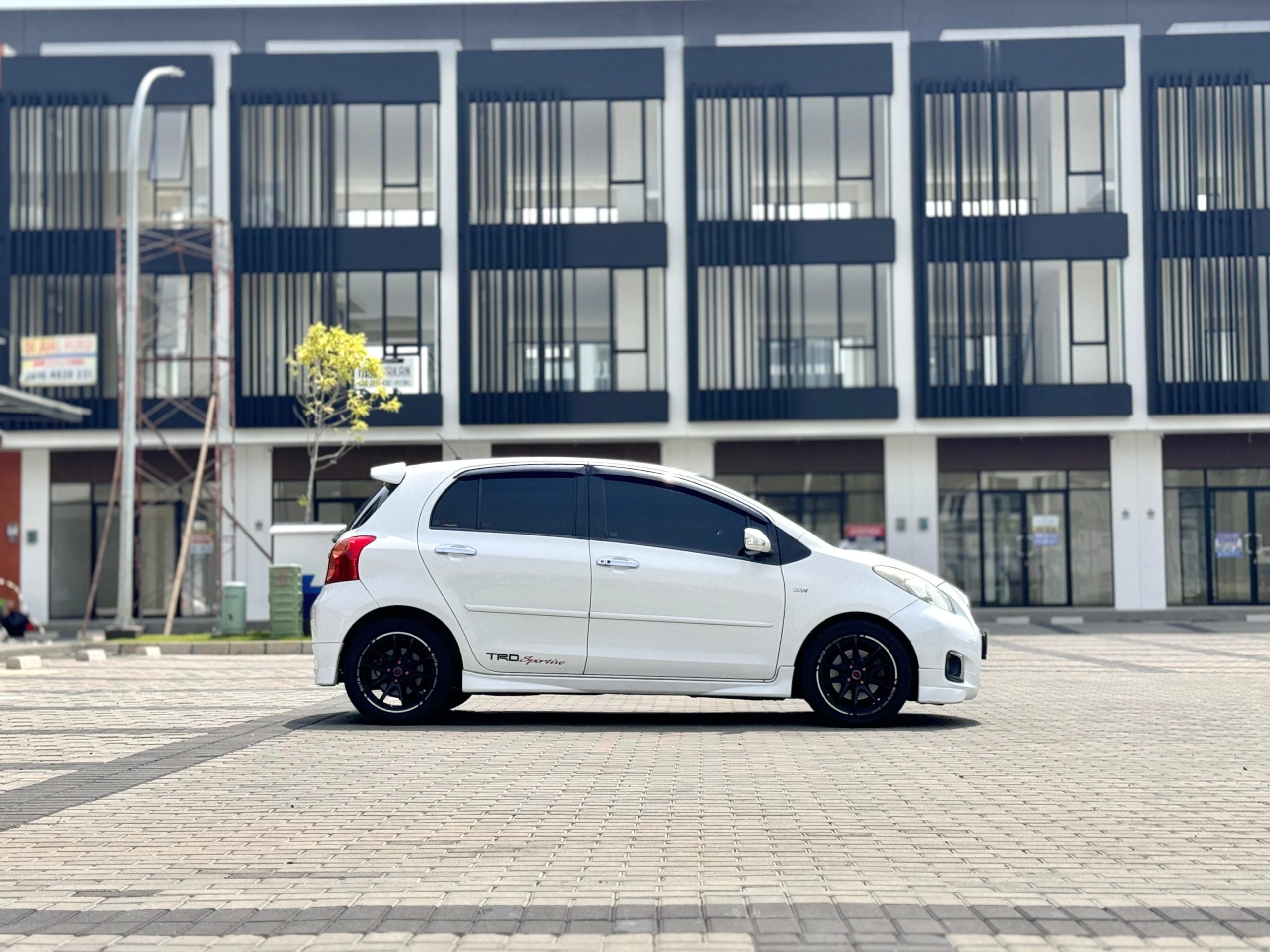 Toyota Yaris S Limited AT. Putih - Gambar 6