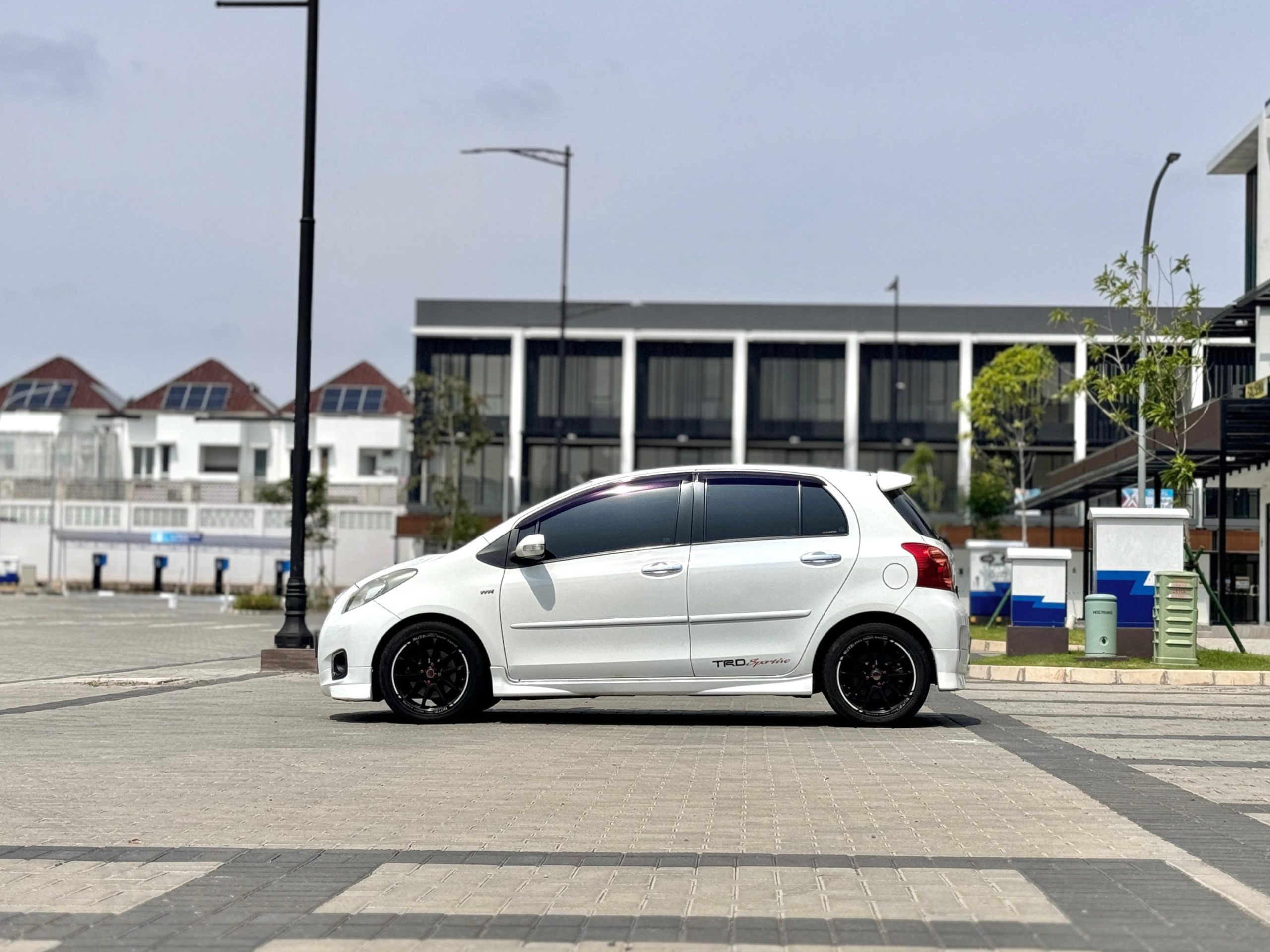 Toyota Yaris S Limited AT. Putih - Gambar 7
