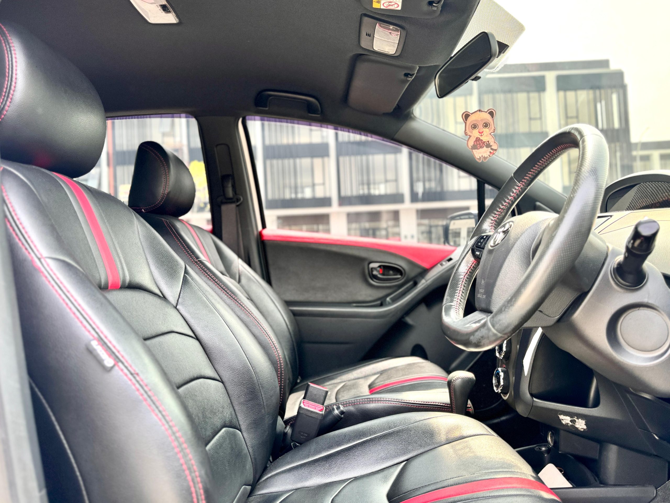 Toyota Yaris S Limited AT. Putih - Gambar 8