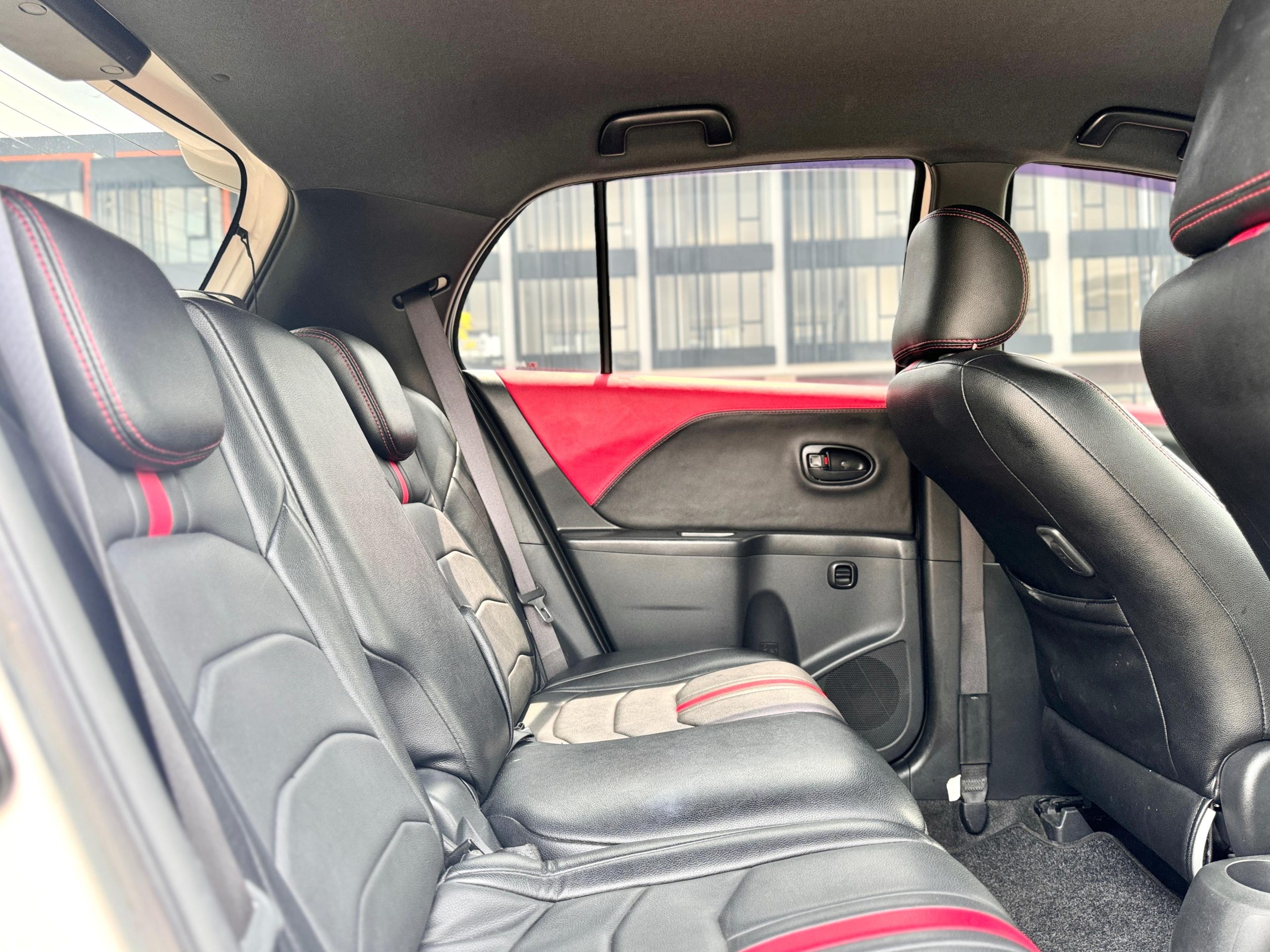 Toyota Yaris S Limited AT. Putih - Gambar 9