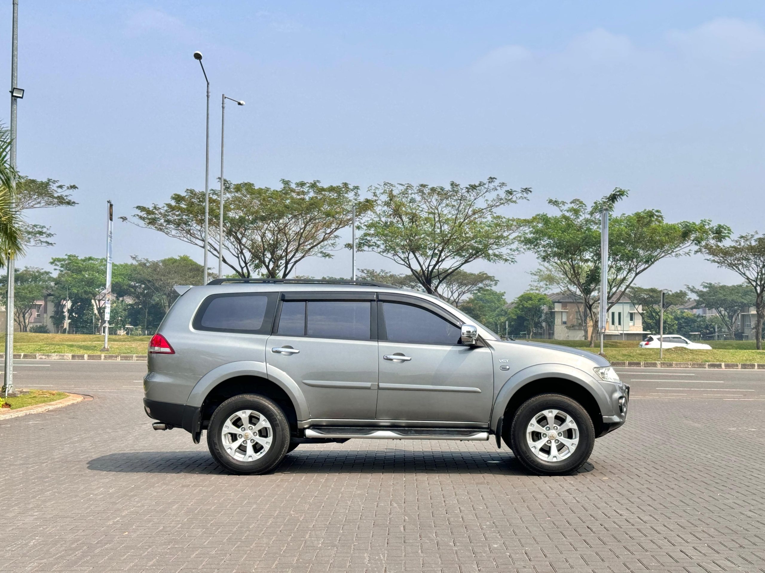 Mitsubishi Pajero Dakar Grey - Gambar 3