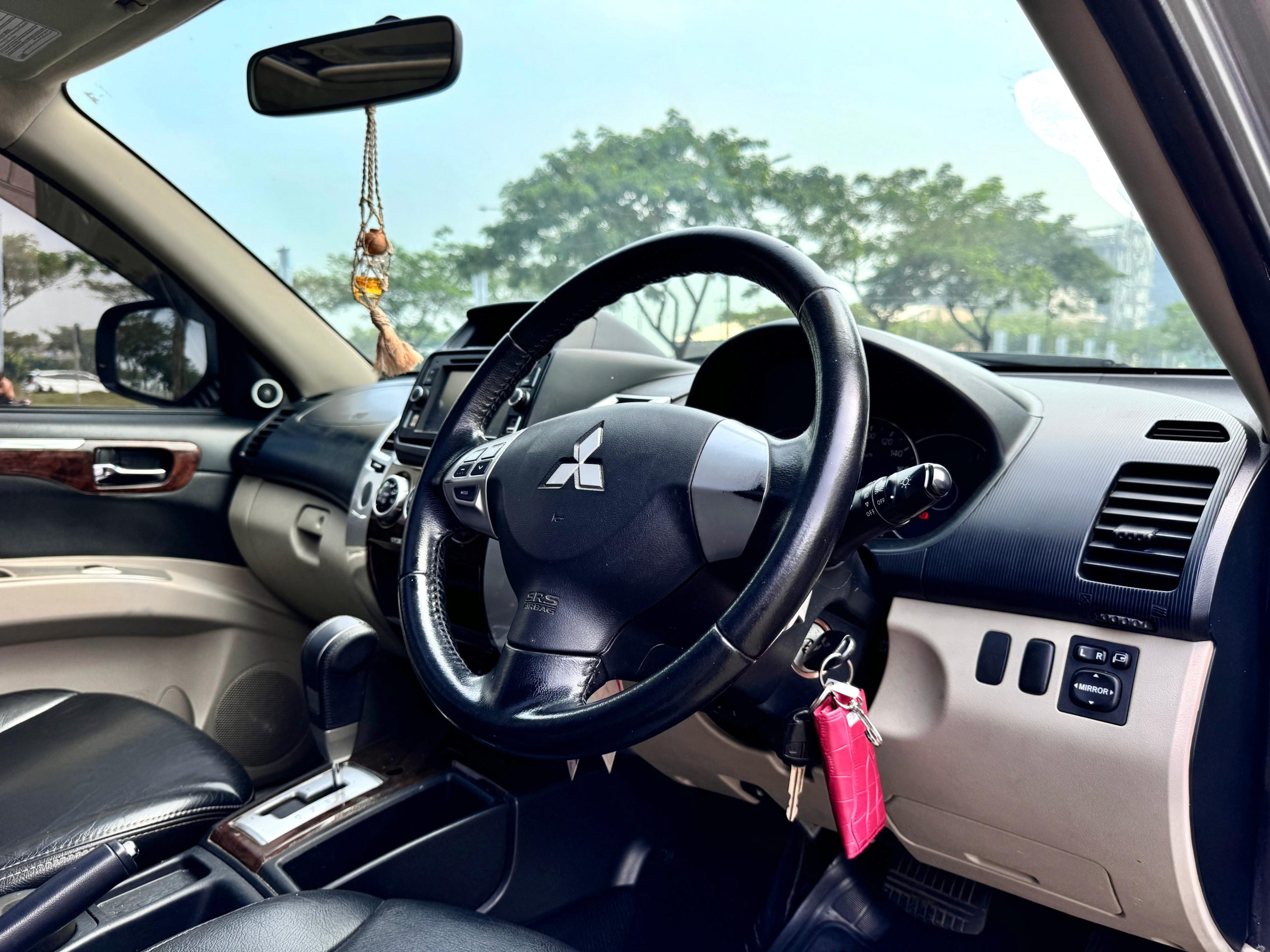 Mitsubishi Pajero Dakar Grey - Gambar 7