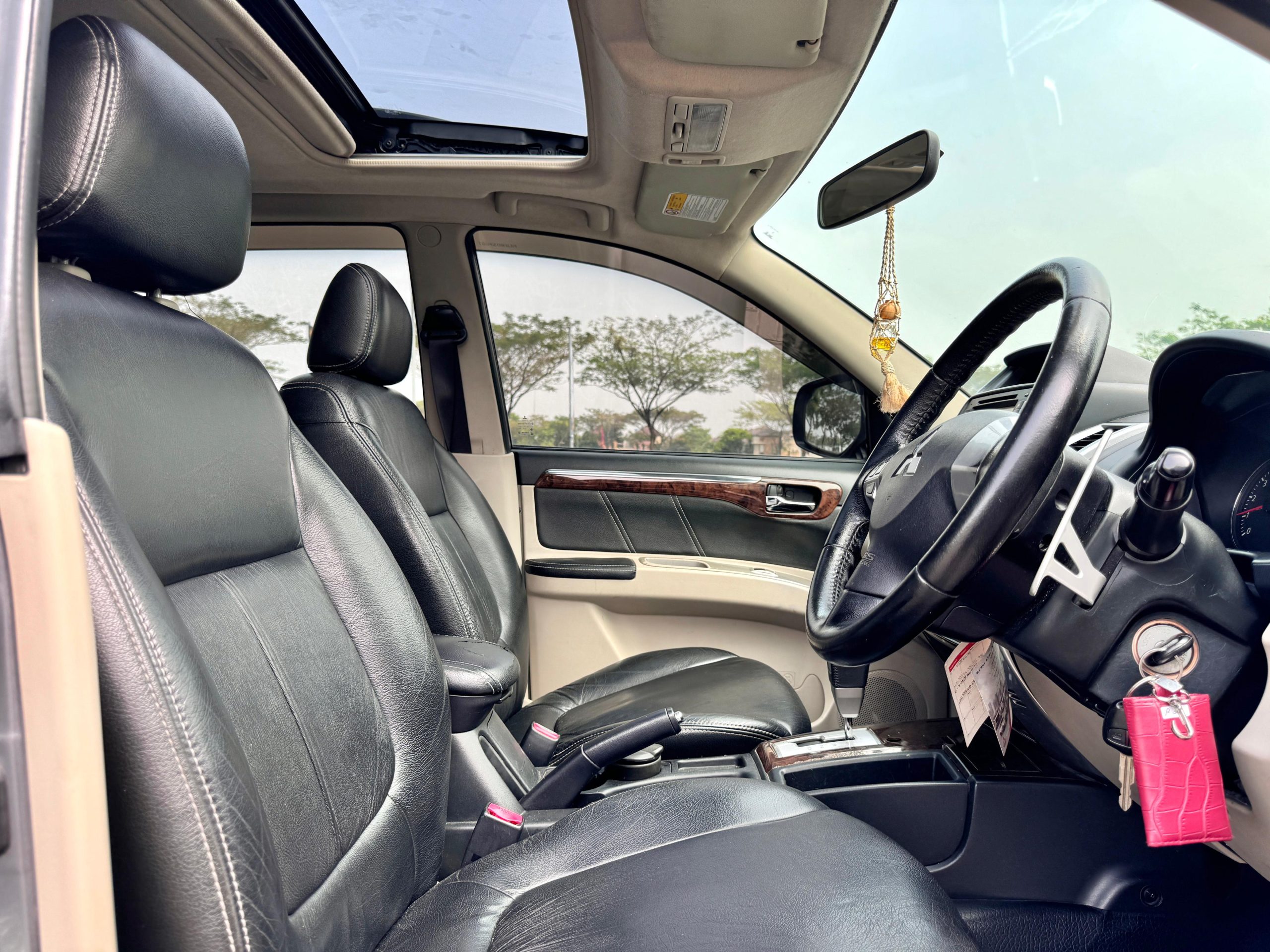 Mitsubishi Pajero Dakar Grey - Gambar 8